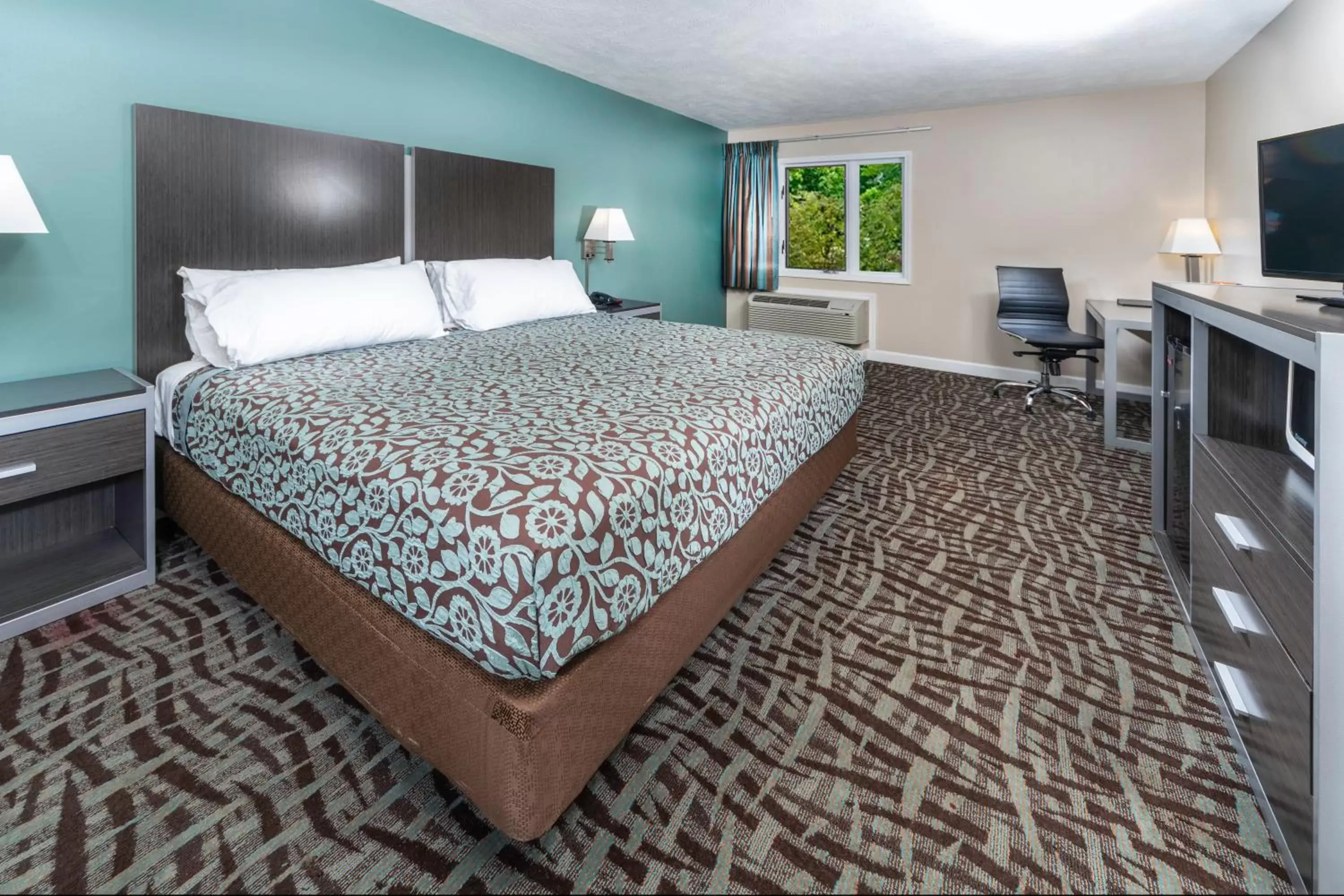 Bedroom, Bed in BridgePointe Inn & Suites by BPhotels, Council Bluffs, Omaha Area