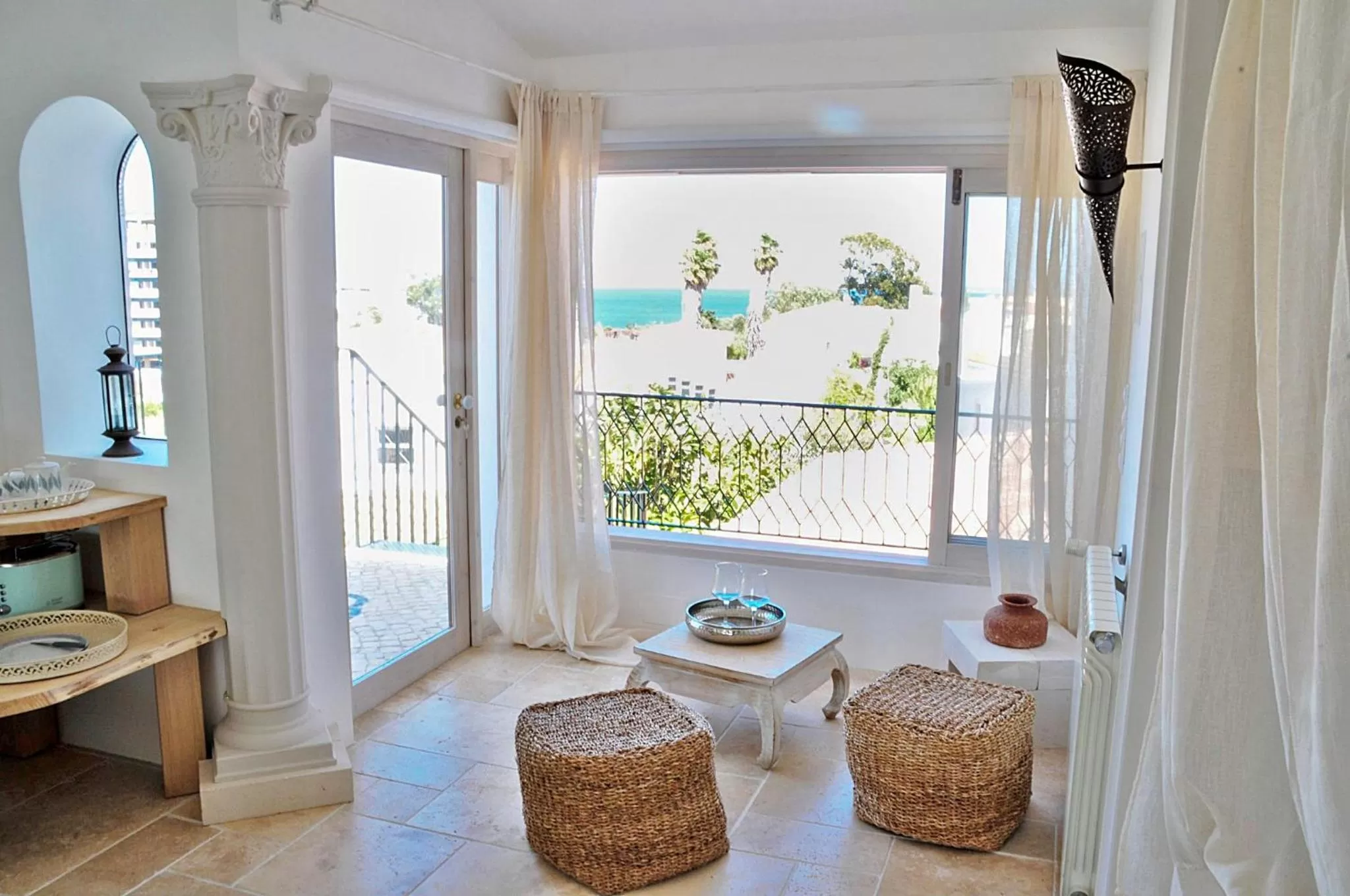 Living room, Seating Area in Uma Casa a Beira Sol