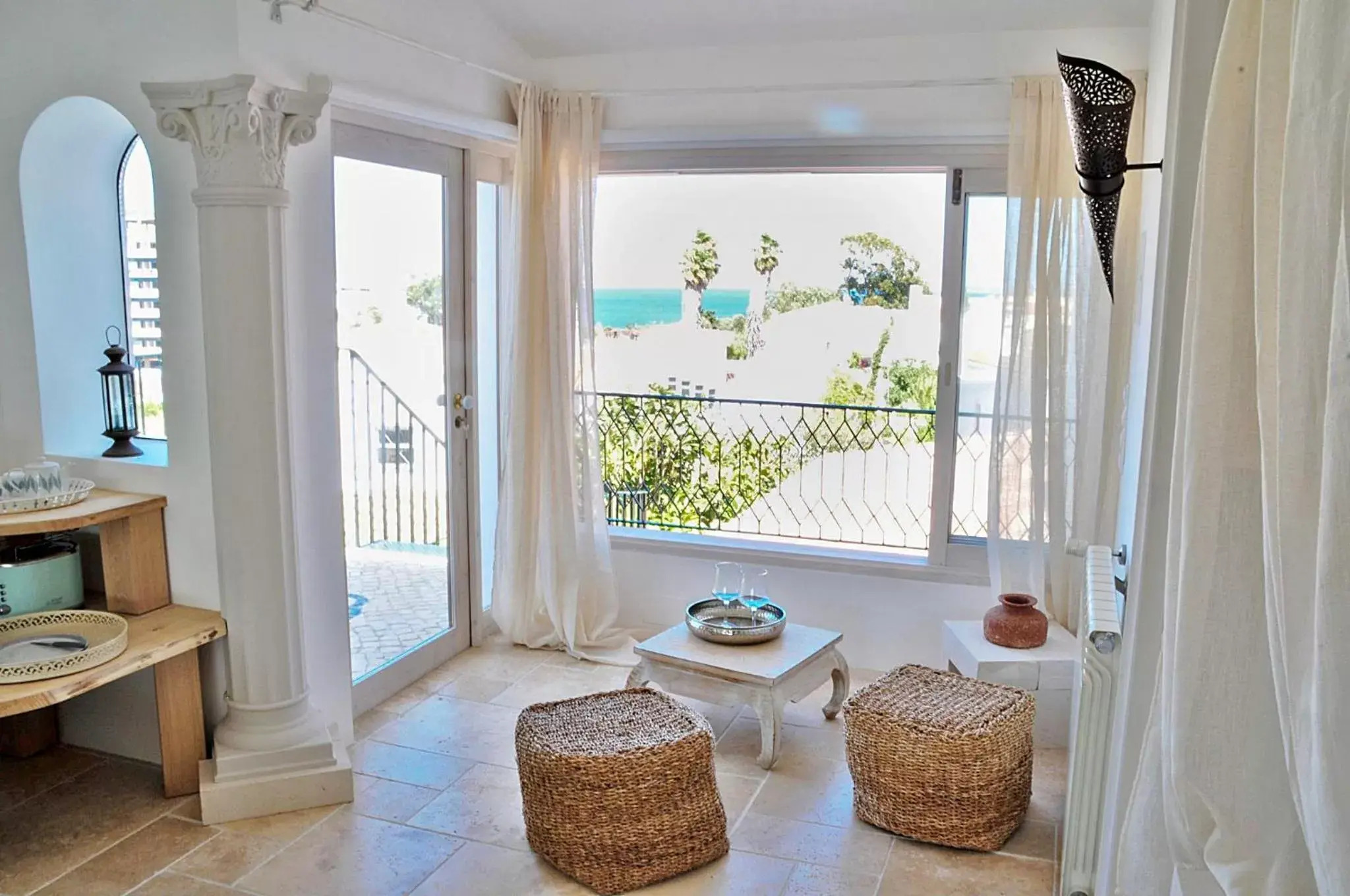 Living room, Seating Area in Uma Casa a Beira Sol