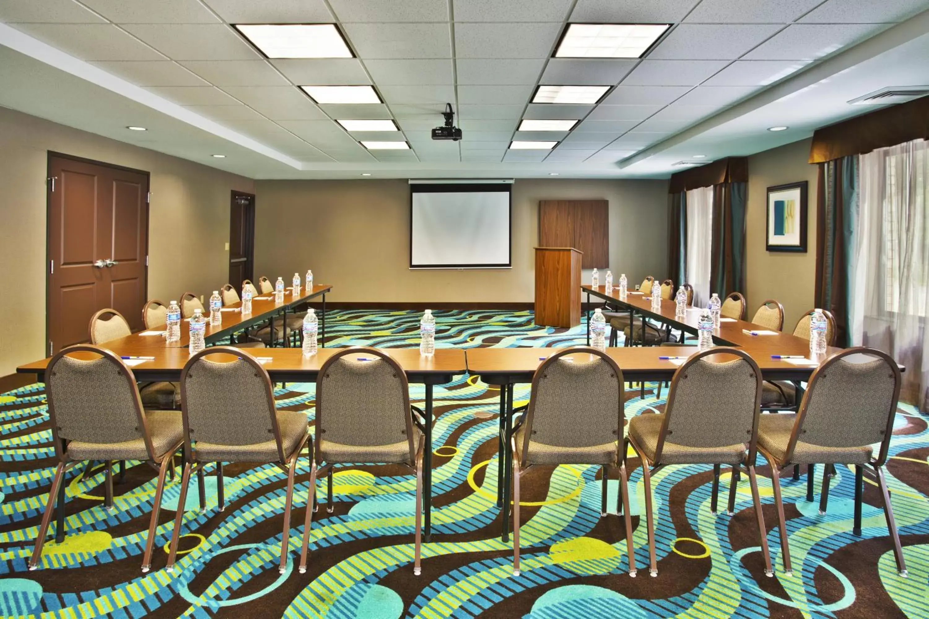 Meeting/conference room in Holiday Inn Express Hastings, an IHG Hotel