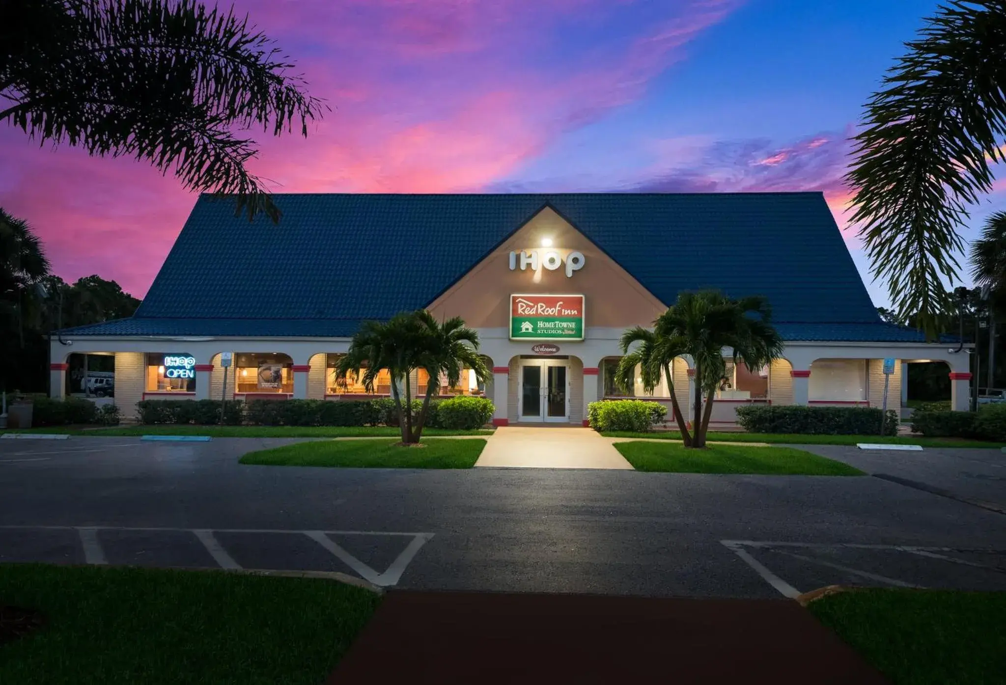 Property Building in HomeTowne Studios by Red Roof Vero Beach - I-95