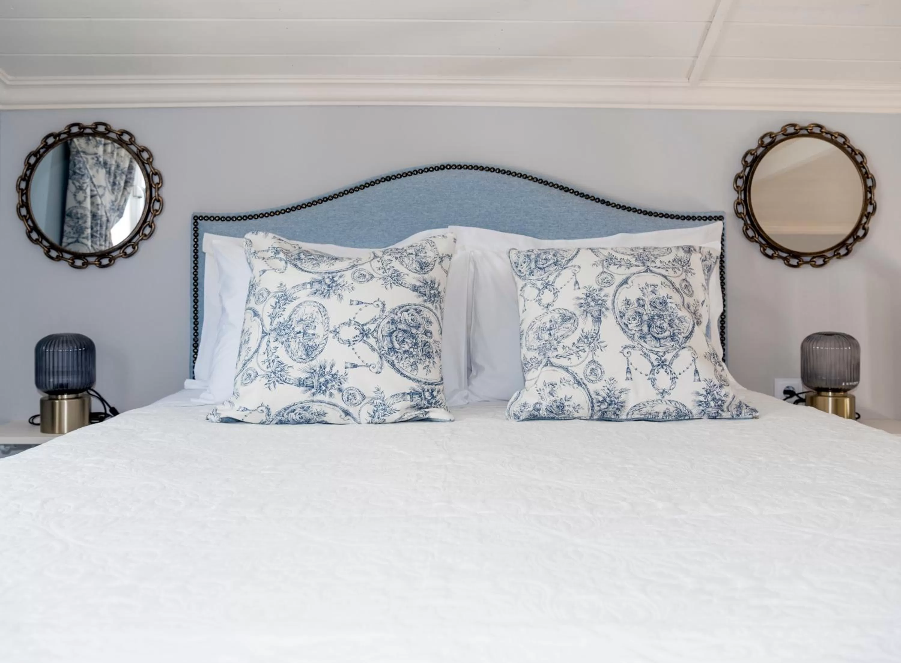 Bed in Nafsika Suites