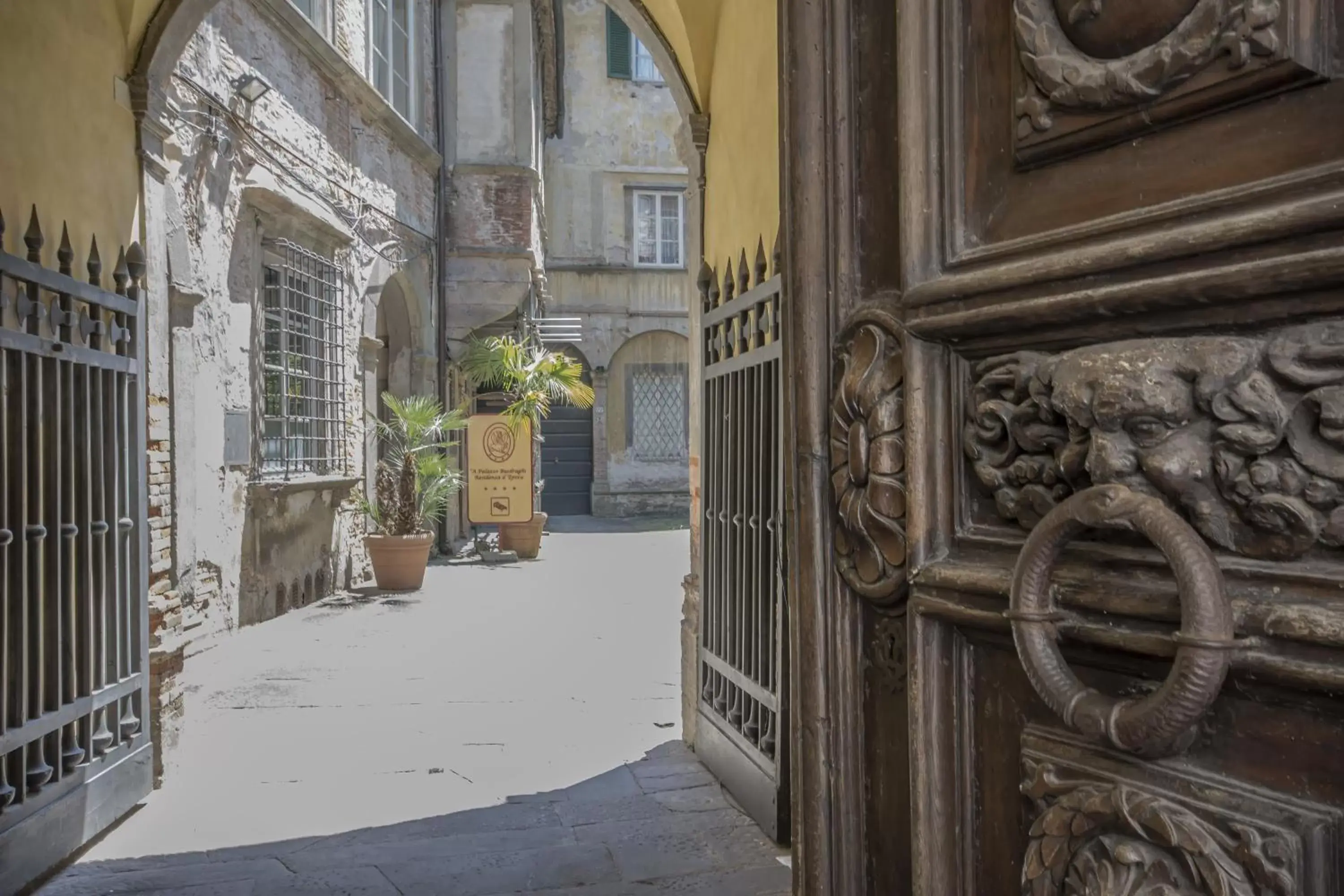 Facade/entrance in A Palazzo Busdraghi Residenza D'Epoca