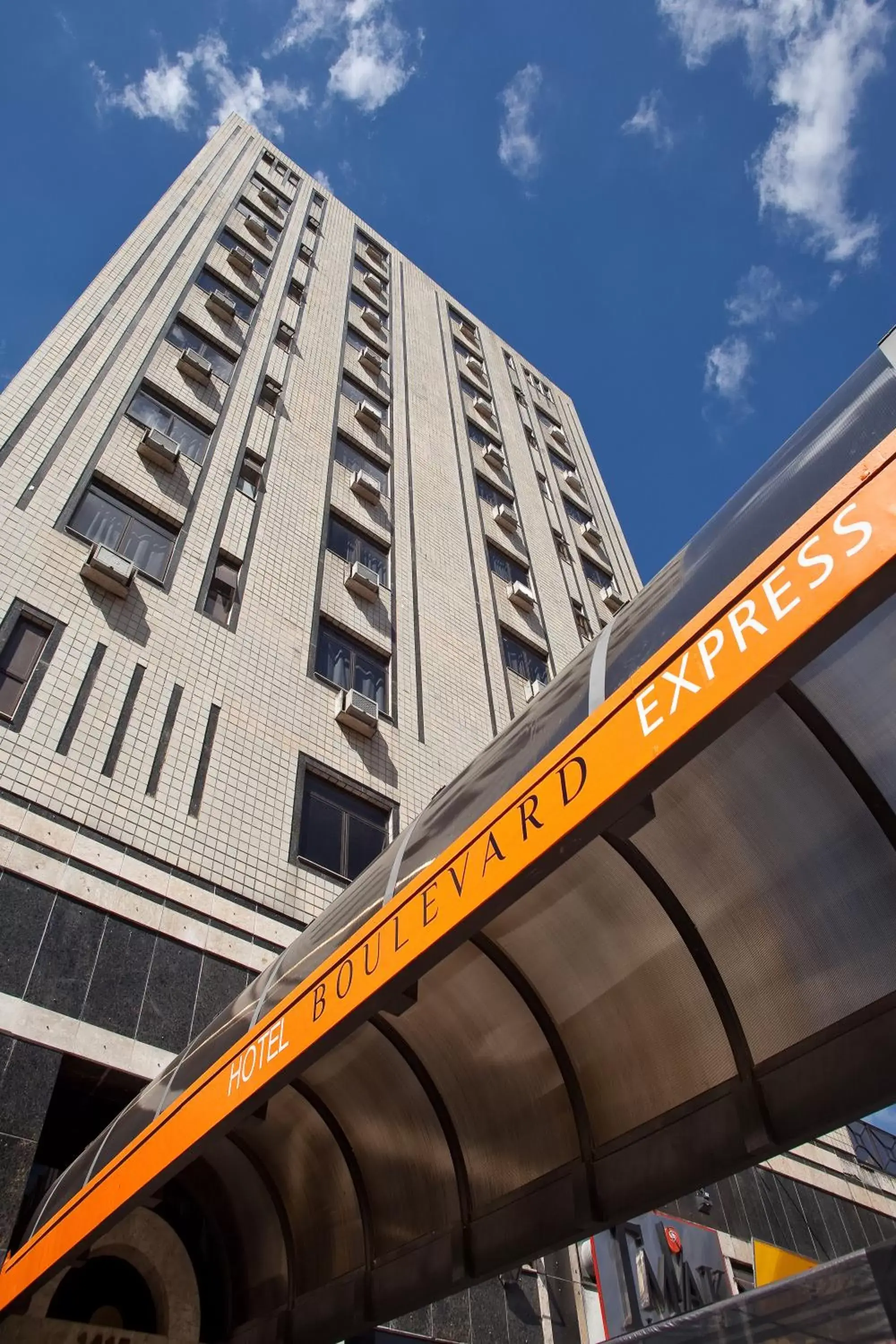 Property building in Boulevard Express Property building in Boulevard Express