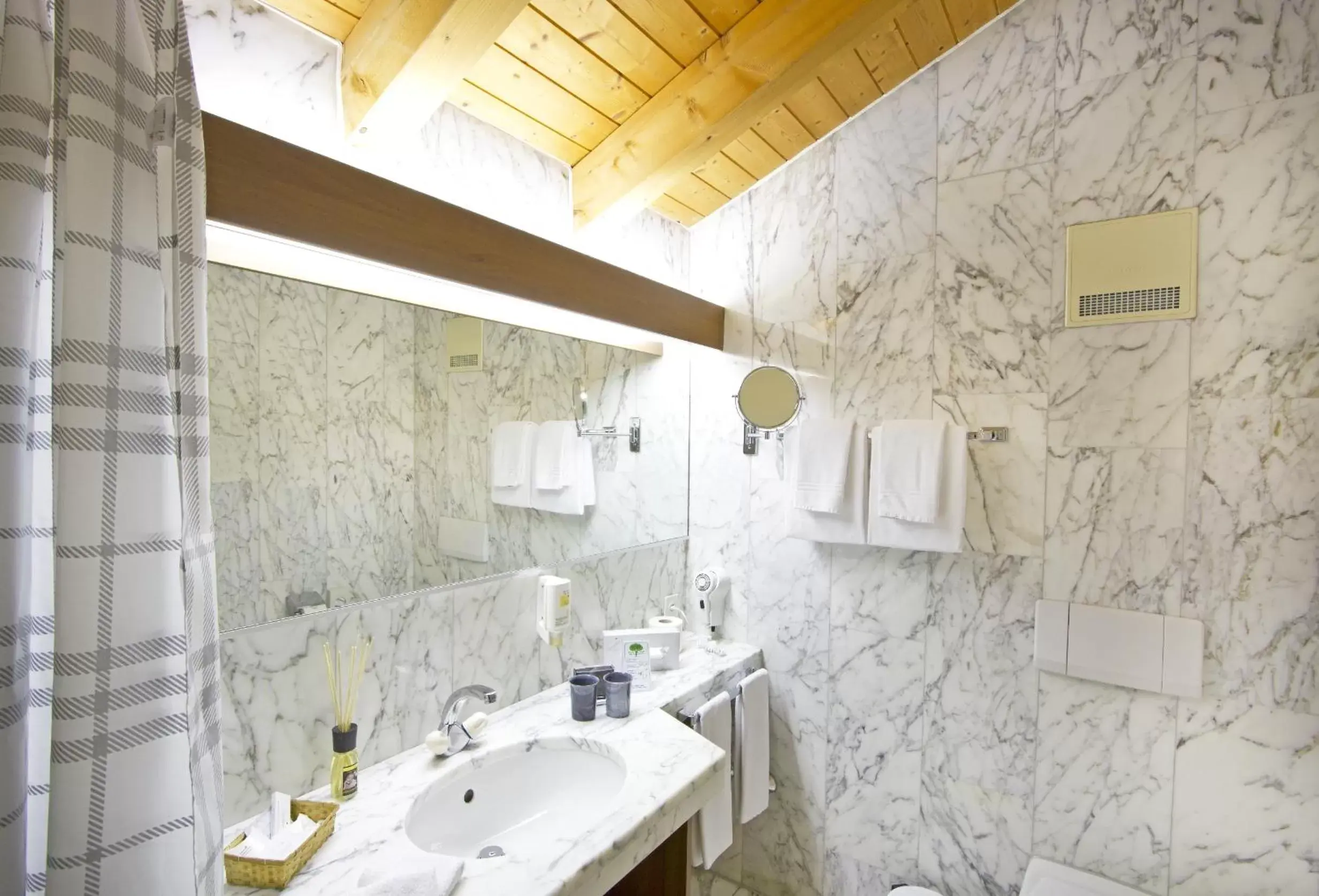Bathroom in Hotel Steinmattli