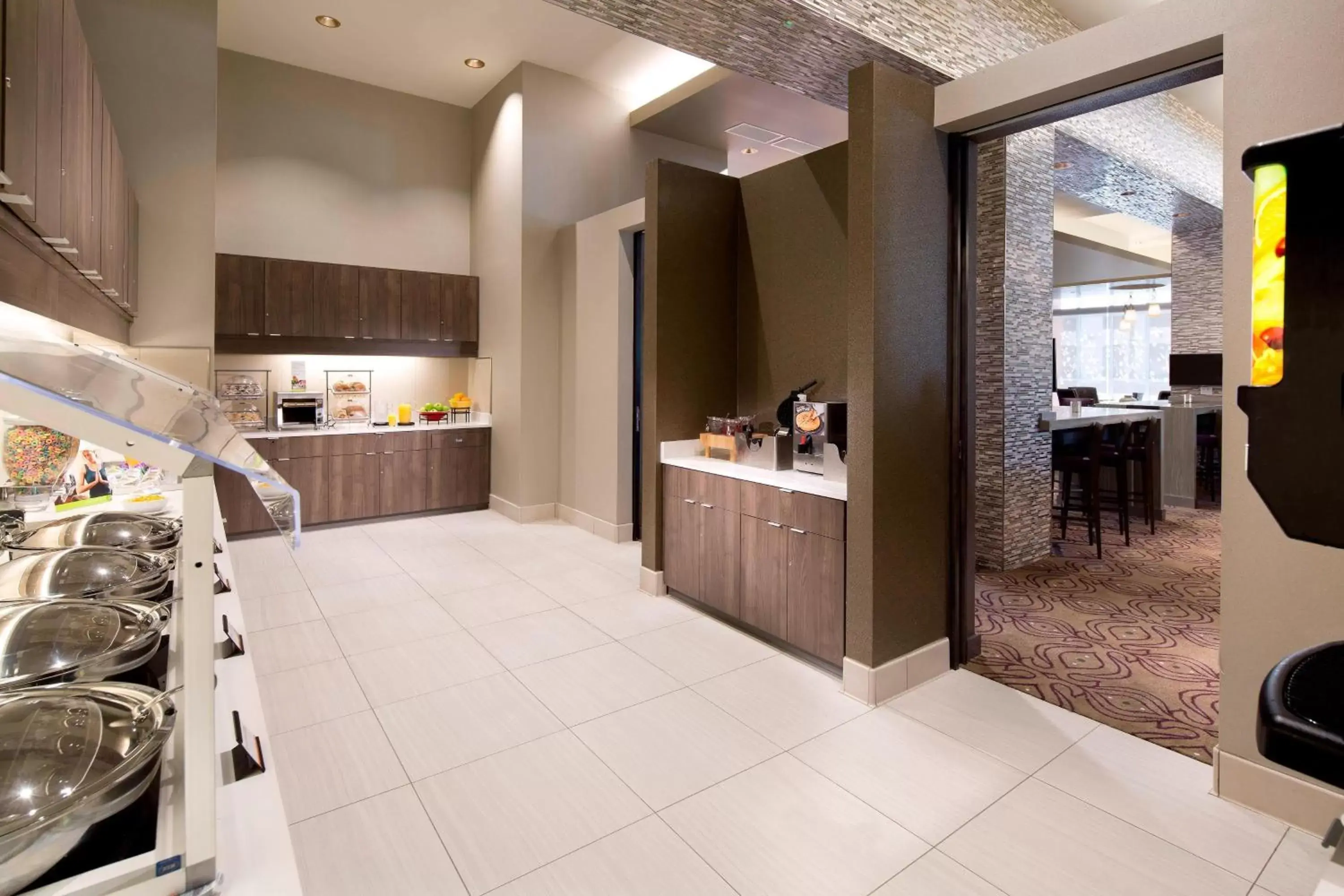 Breakfast, Kitchen/Kitchenette in Residence Inn by Marriott West Palm Beach Downtown