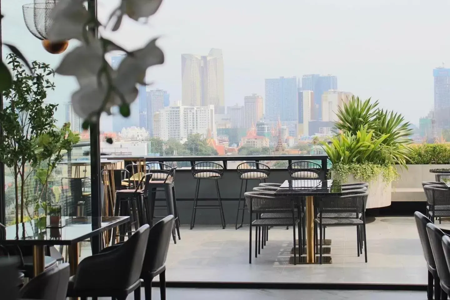 Restaurant/places to eat in Harmony Phnom Penh Hotel