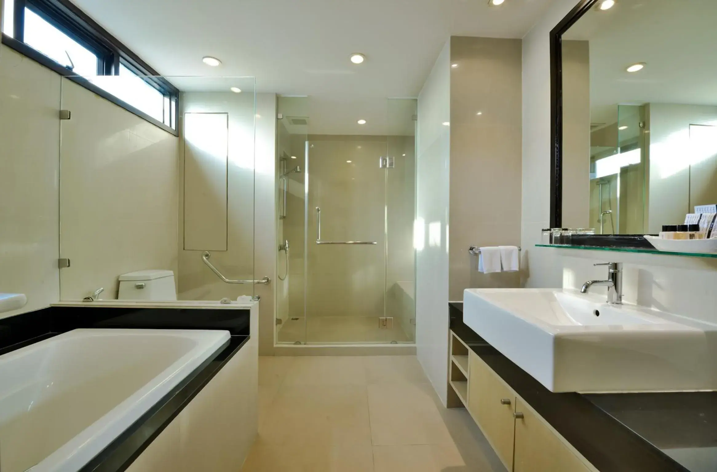 Three Bedroom Deluxe Suite(Flash Sales) in Abloom Exclusive Serviced Apartments Three Bedroom Deluxe Suite(Flash Sales) in Abloom Exclusive Serviced Apartments