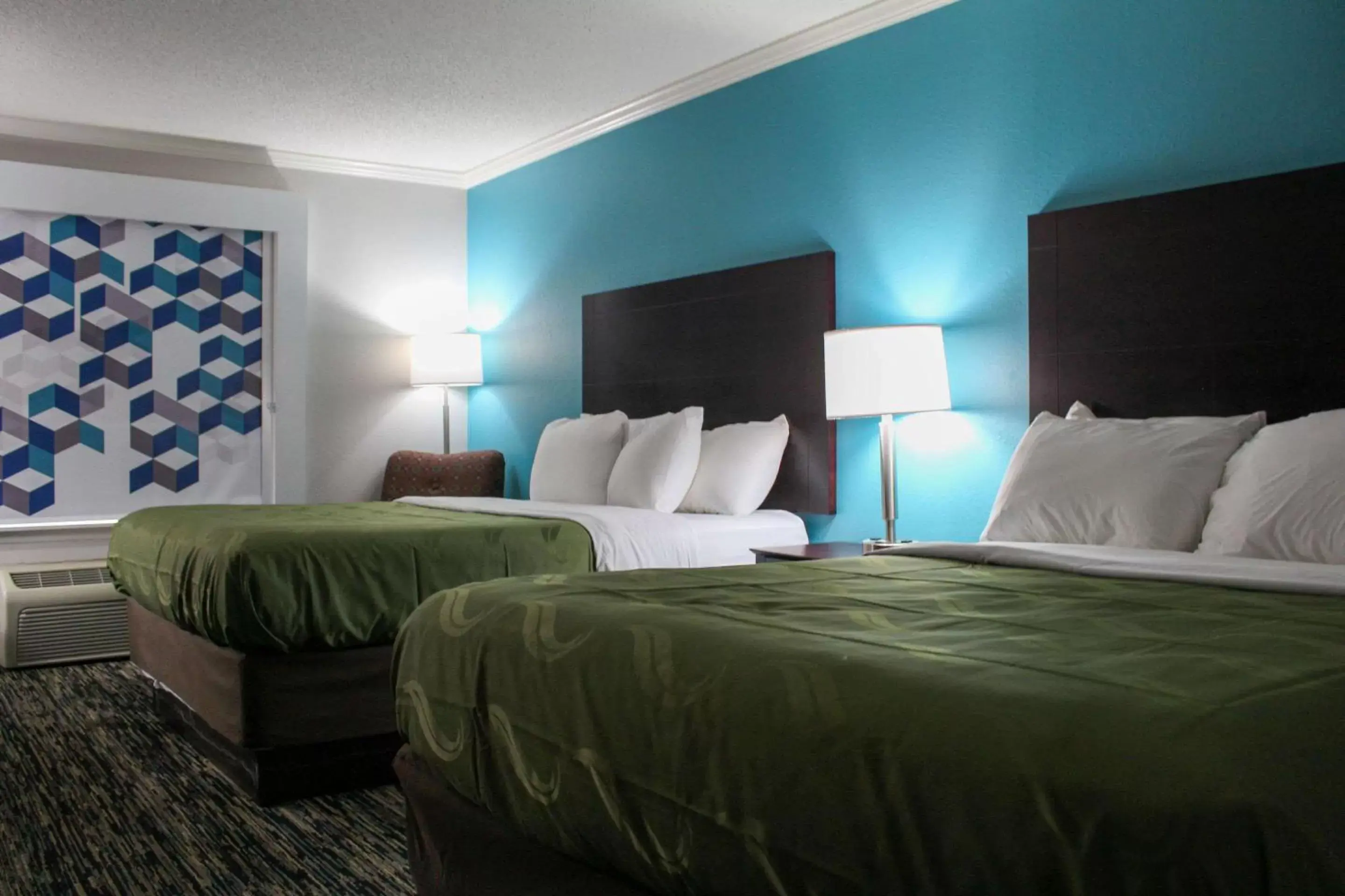 Photo of the whole room, Bed in Quality Inn Crossville Near Cumberland Mountain State Park