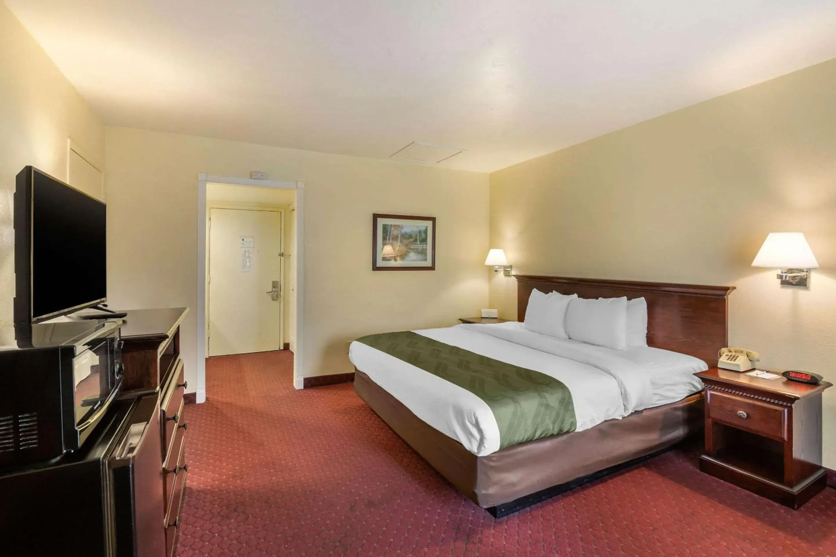 Photo of the whole room, Bed in Quality Inn & Suites El Cajon San Diego East