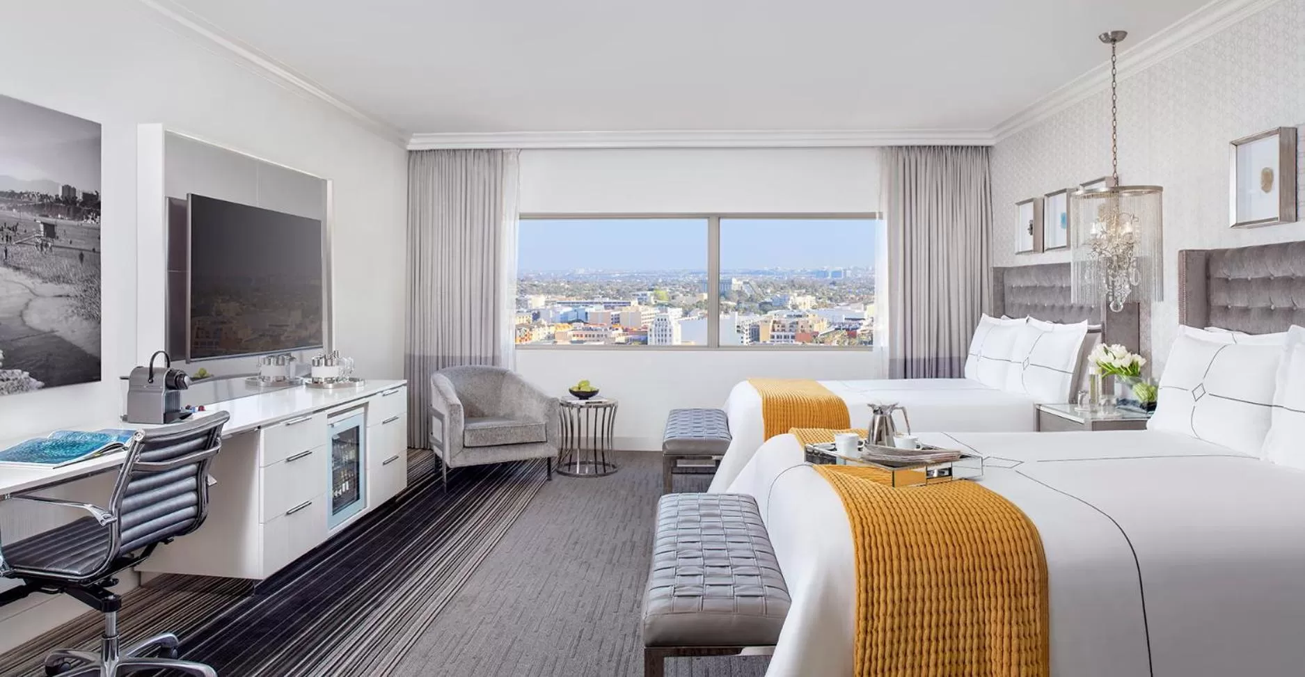 City view, Bed in Huntley Santa Monica Beach