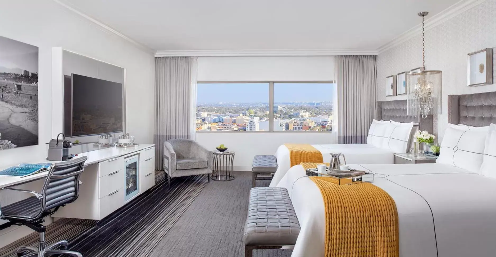 City view, Bed in Huntley Santa Monica Beach City view, Bed in Huntley Santa Monica Beach