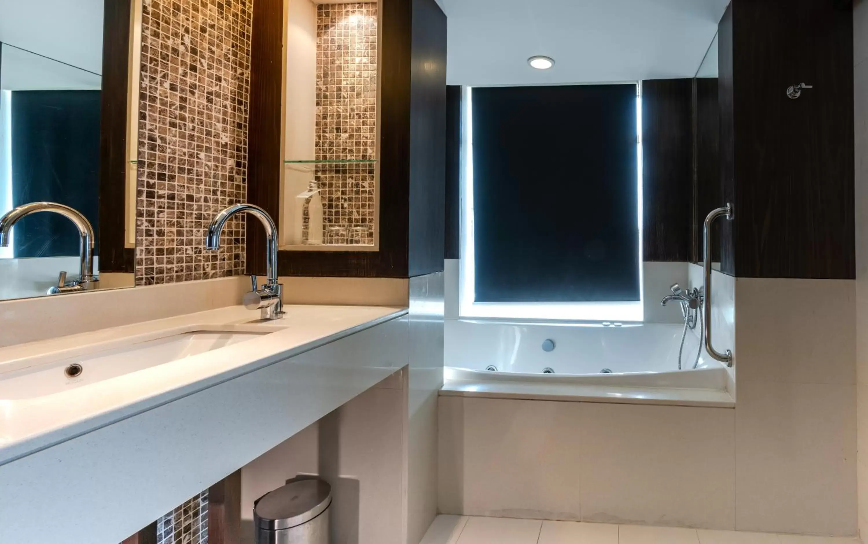 Bathroom in A-ONE Pattaya Beach Resort Bathroom in A-ONE Pattaya Beach Resort