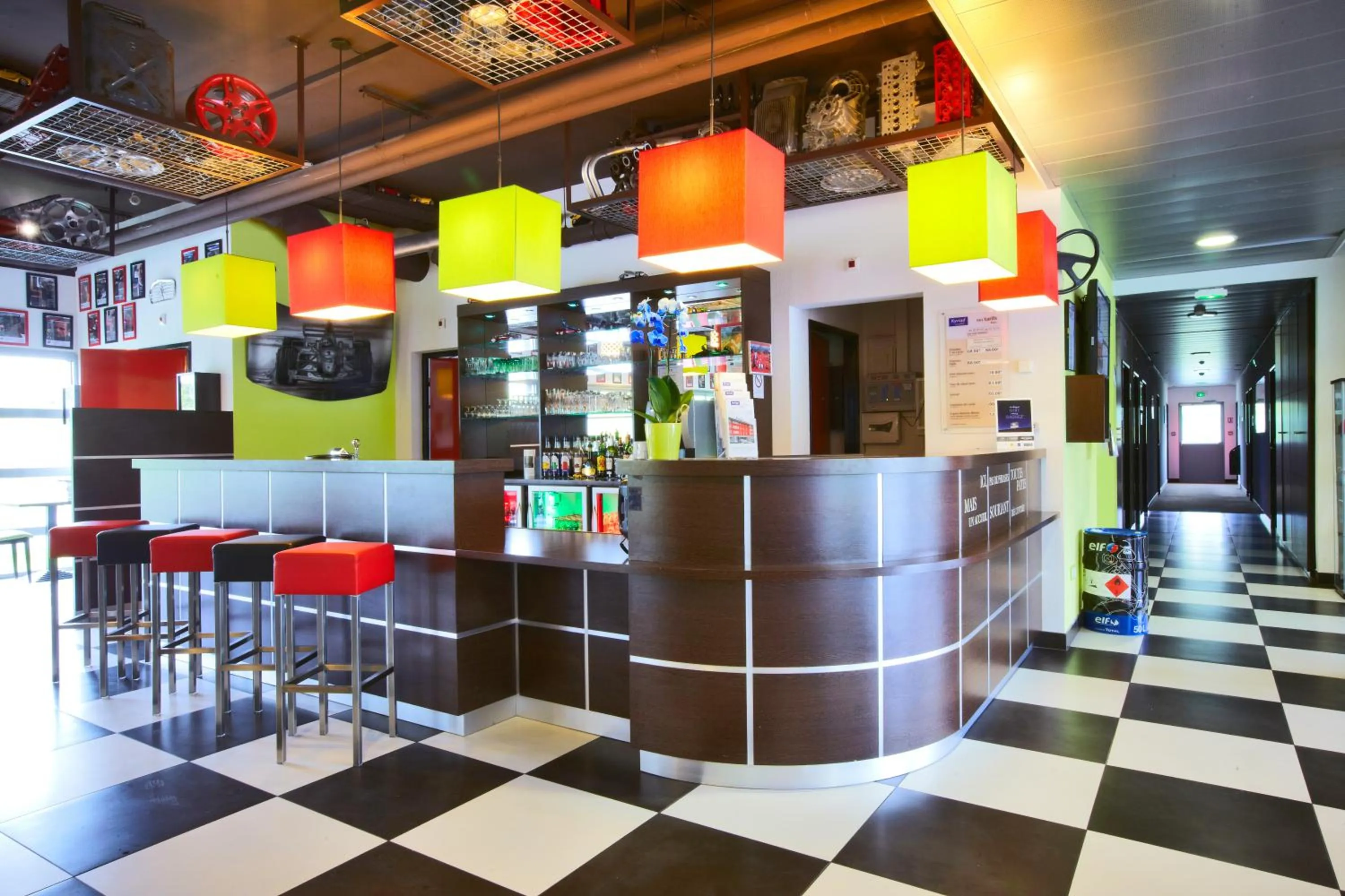 Lounge or bar in Enzo Hotels Thionville by Kyriad Direct