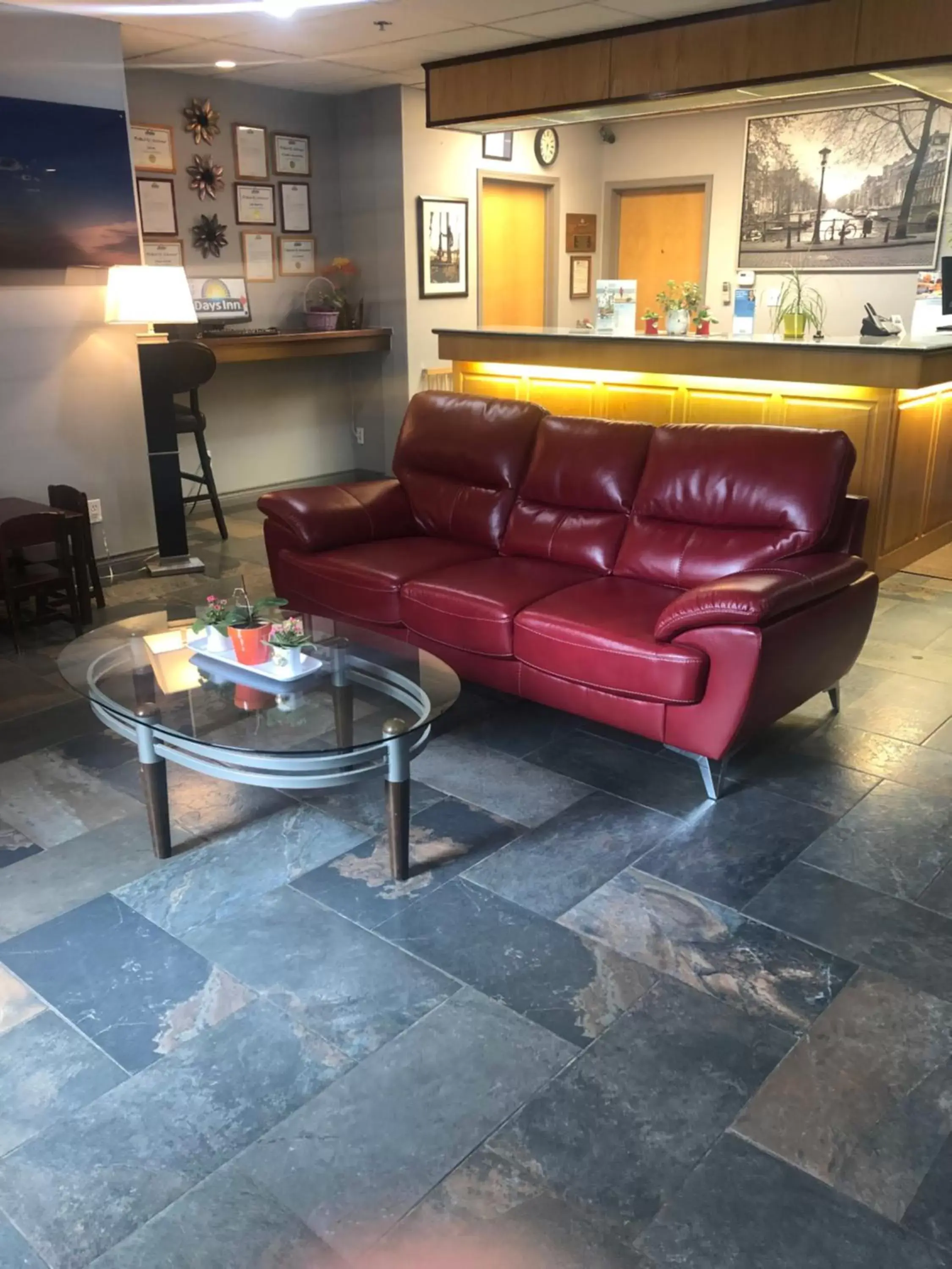 Lobby or reception in Days Inn by Wyndham Hinton Lobby or reception in Days Inn by Wyndham Hinton