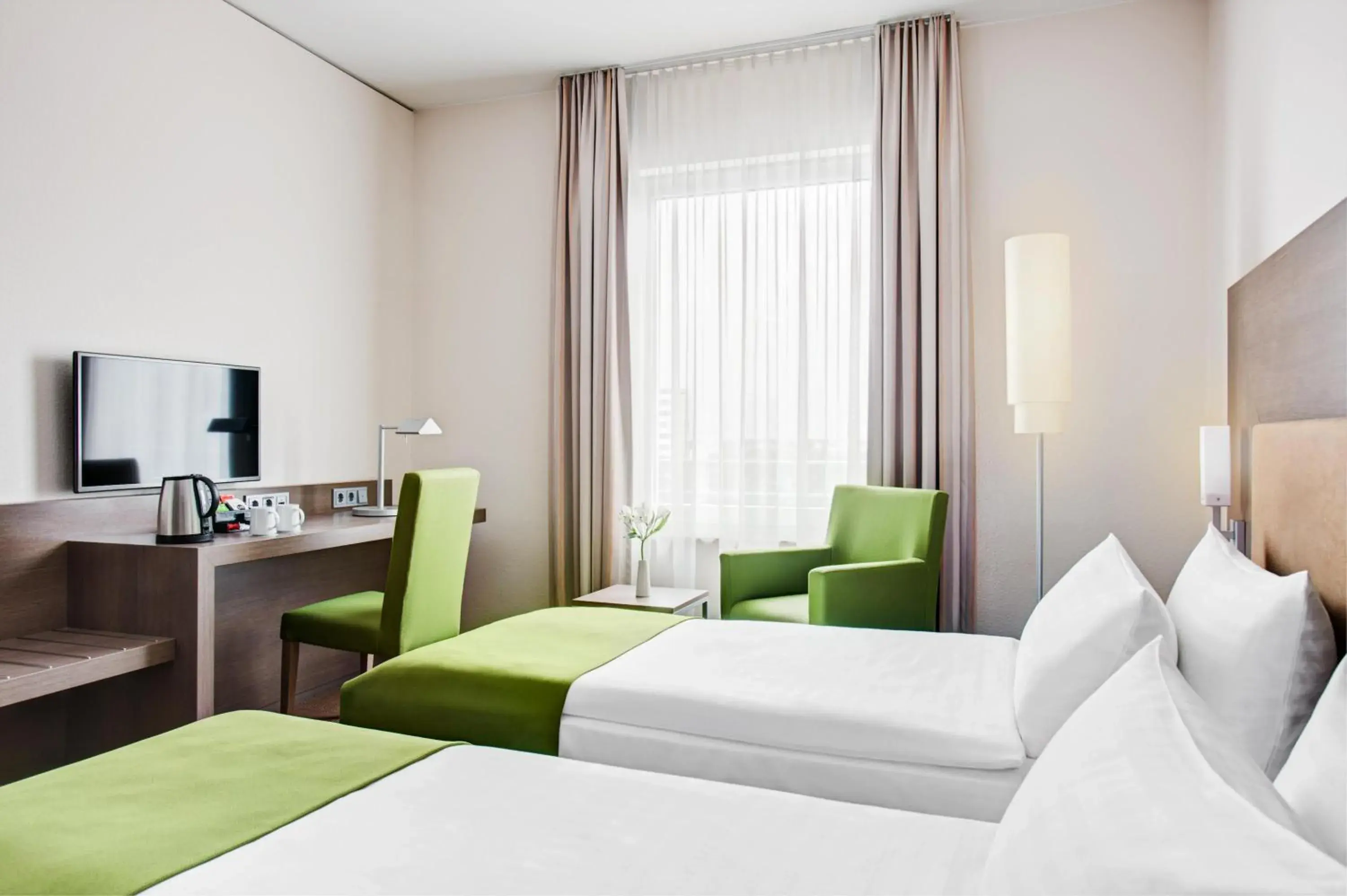 Photo of the whole room, Room Photo in IntercityHotel Mainz