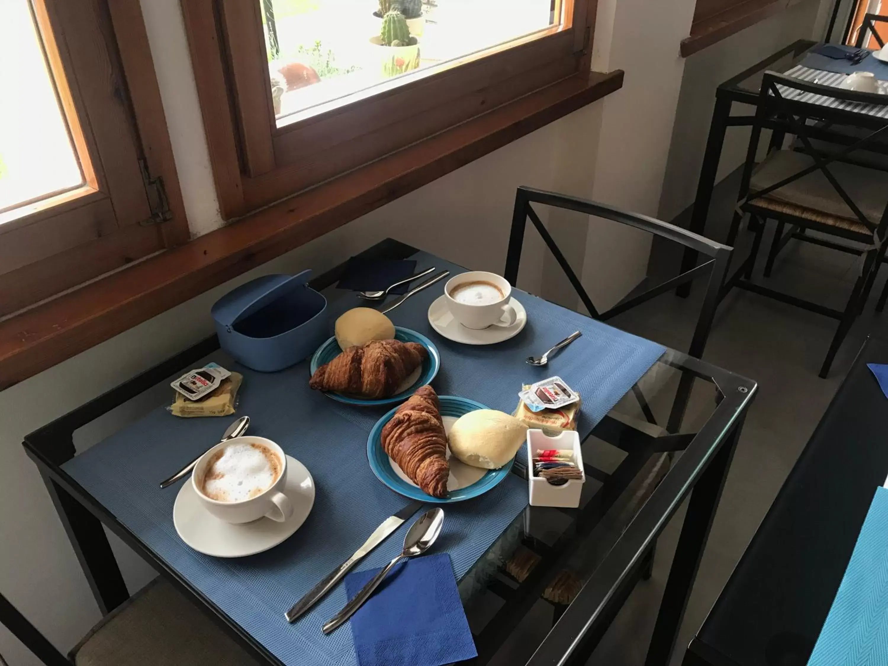 Continental breakfast, Restaurant/Places to Eat in Il Sole e la Luna B&B in Garda