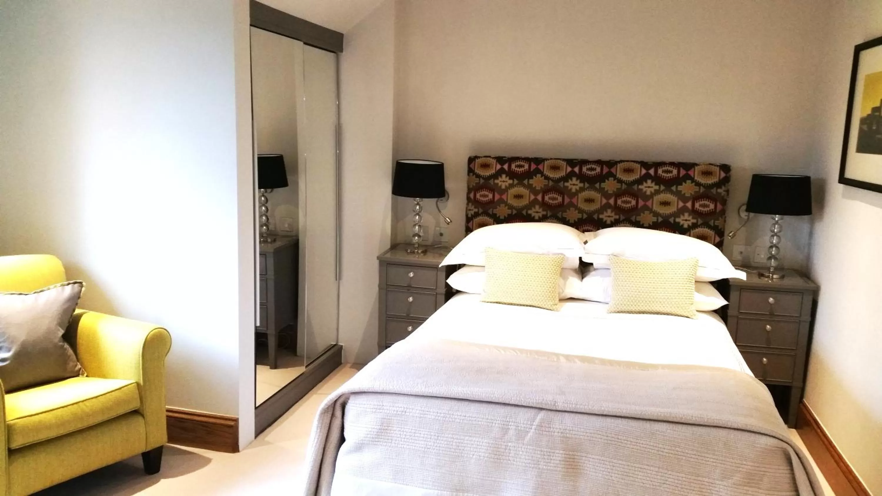 Bed in Great Fosters - Near Windsor