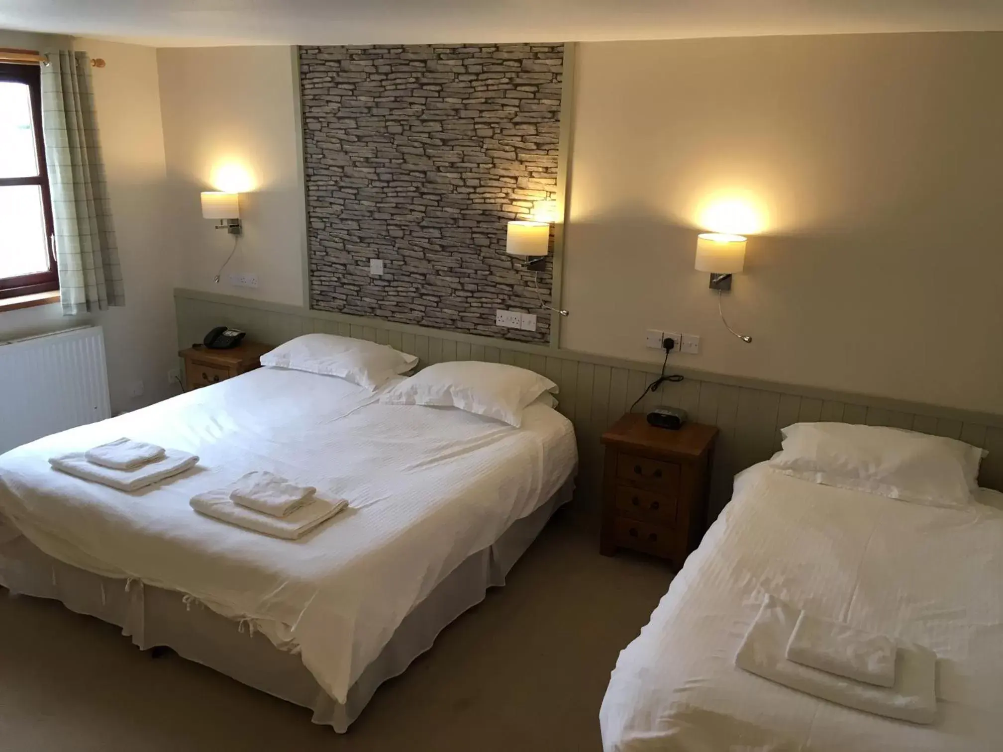 Family Room with Private Bathroom in Standing Stones Hotel Family Room with Private Bathroom in Standing Stones Hotel