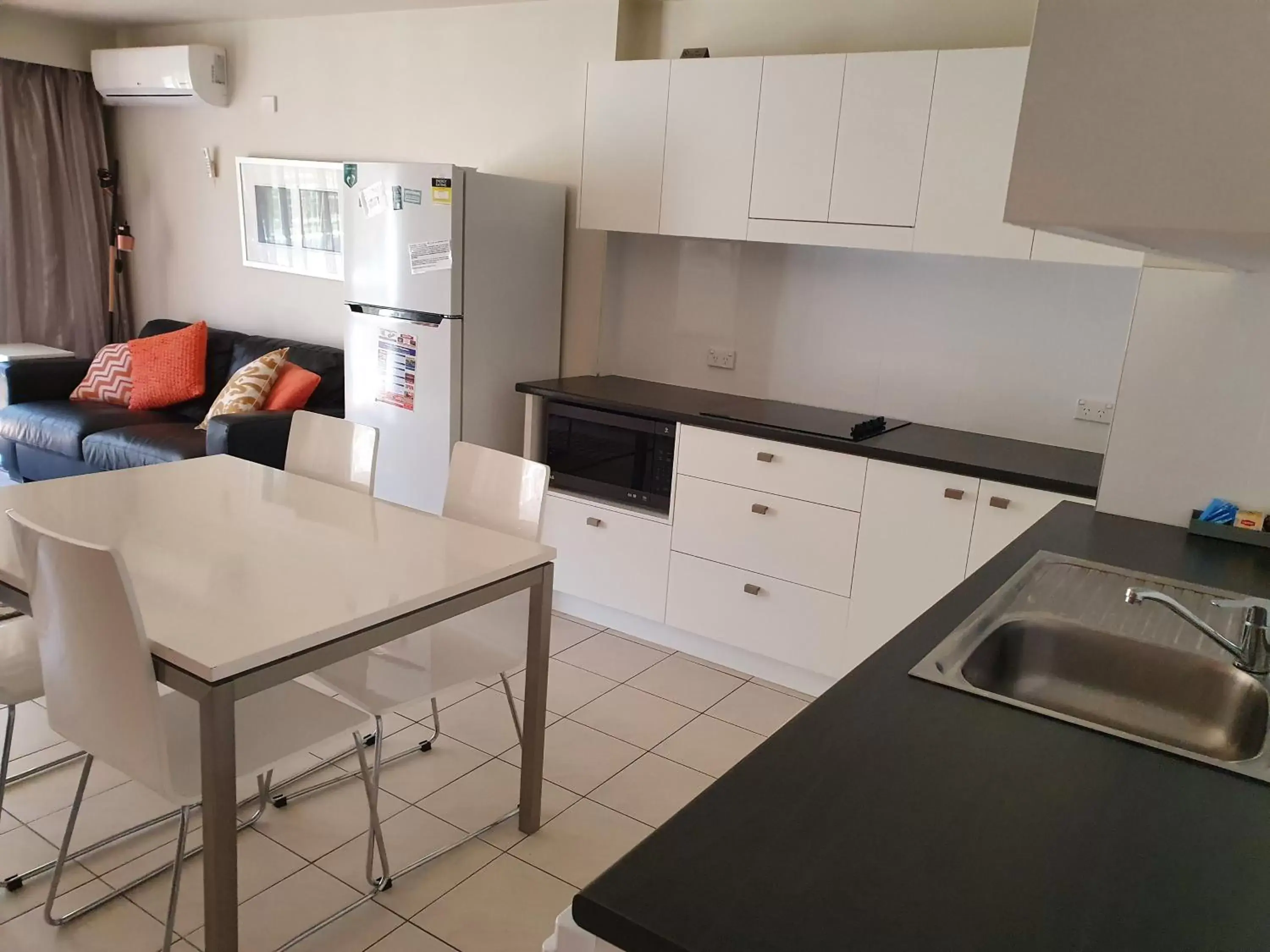 Kitchen or kitchenette, Kitchen/Kitchenette in Nelson Bay Breeze