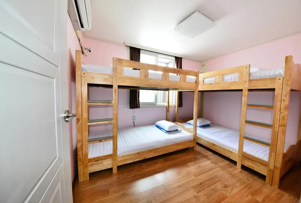 Bedroom, Bunk Bed in Gyeongju Namu Guesthouse