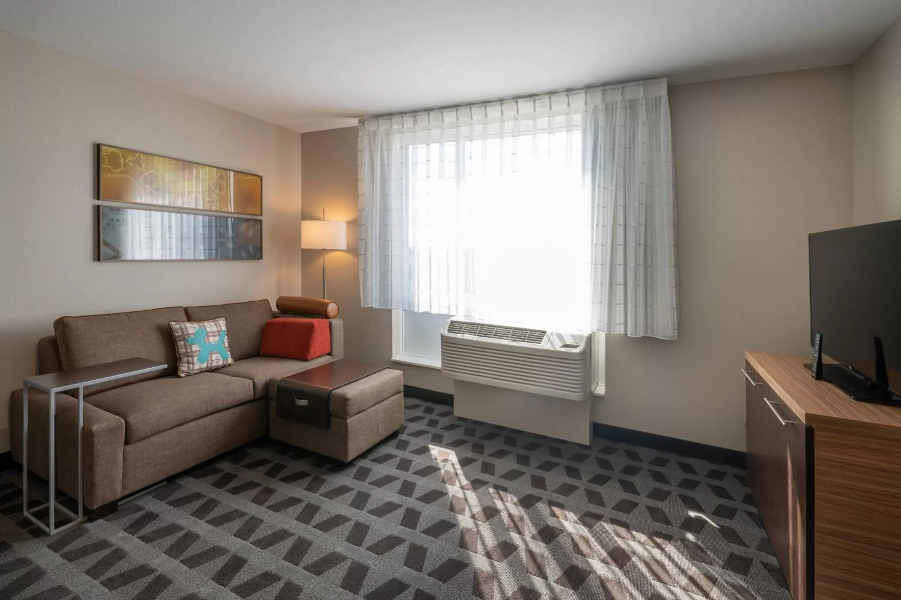 Living room, Seating Area in TownePlace Suites by Marriott Milwaukee Oak Creek