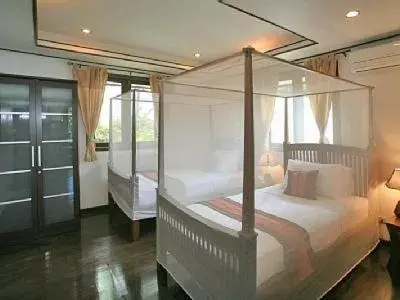 Bedroom, Bed in Paradise Island Estate