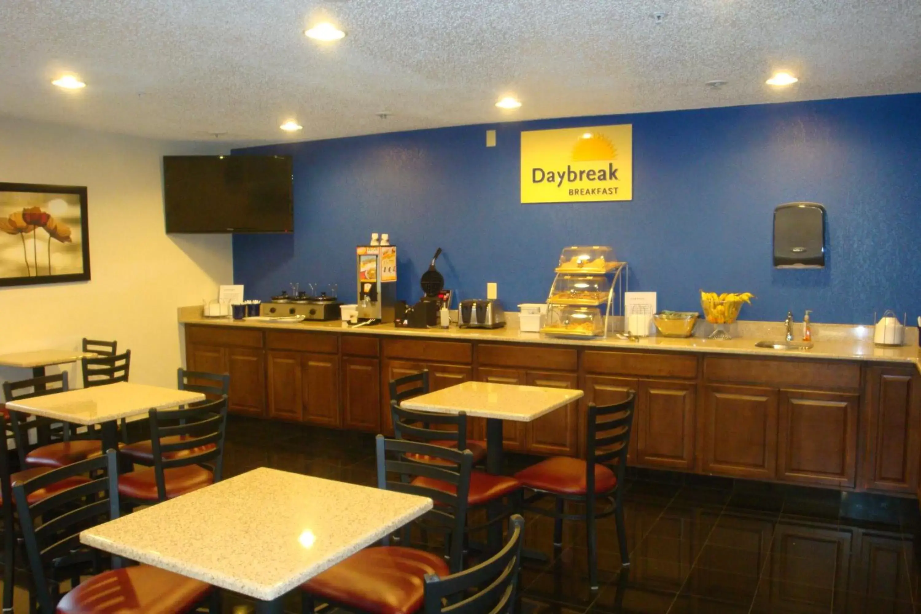 Restaurant/Places to Eat in Days Inn & Suites by Wyndham Green Bay WI