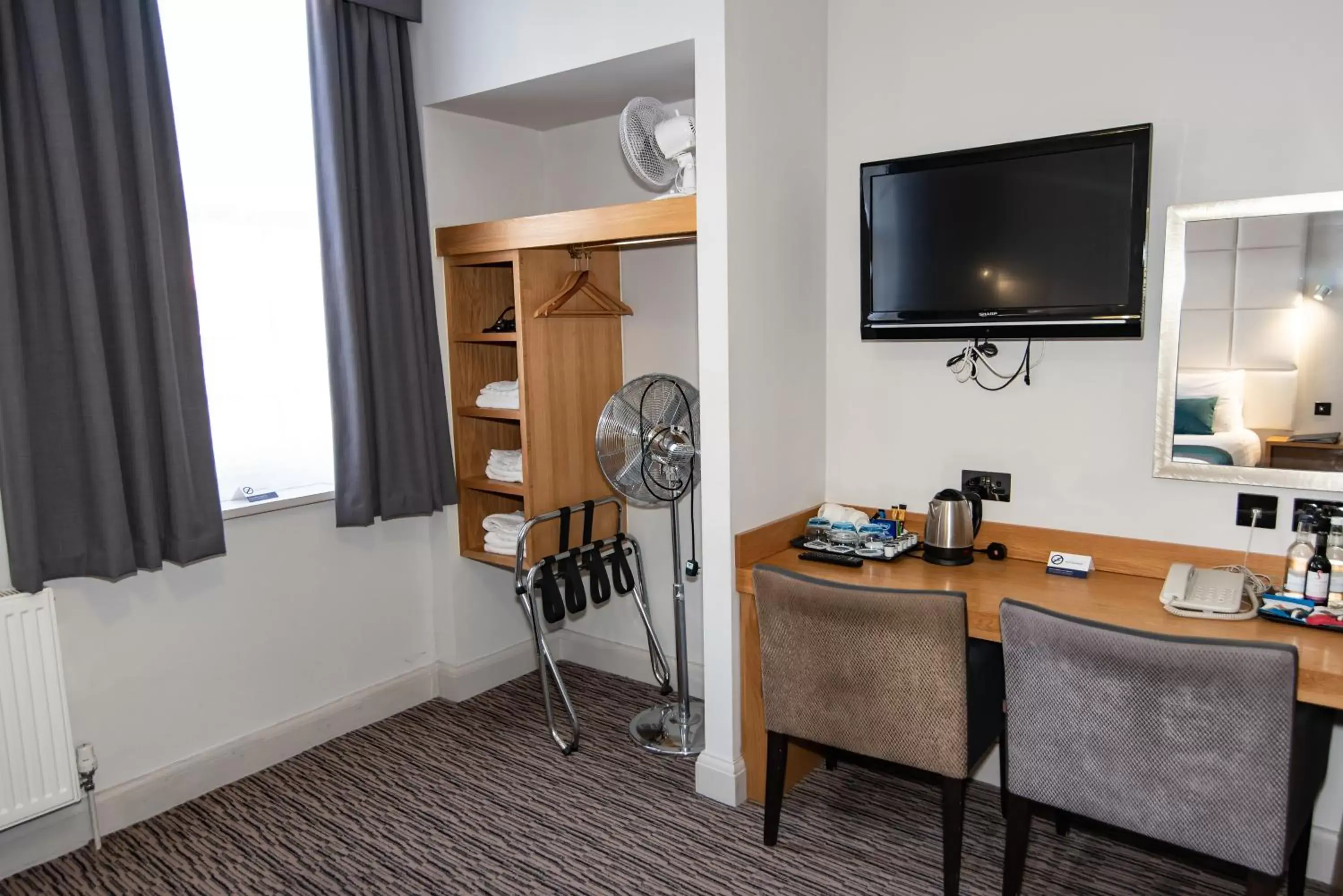 TV and multimedia, TV/Entertainment Center in Kingscliff Hotel