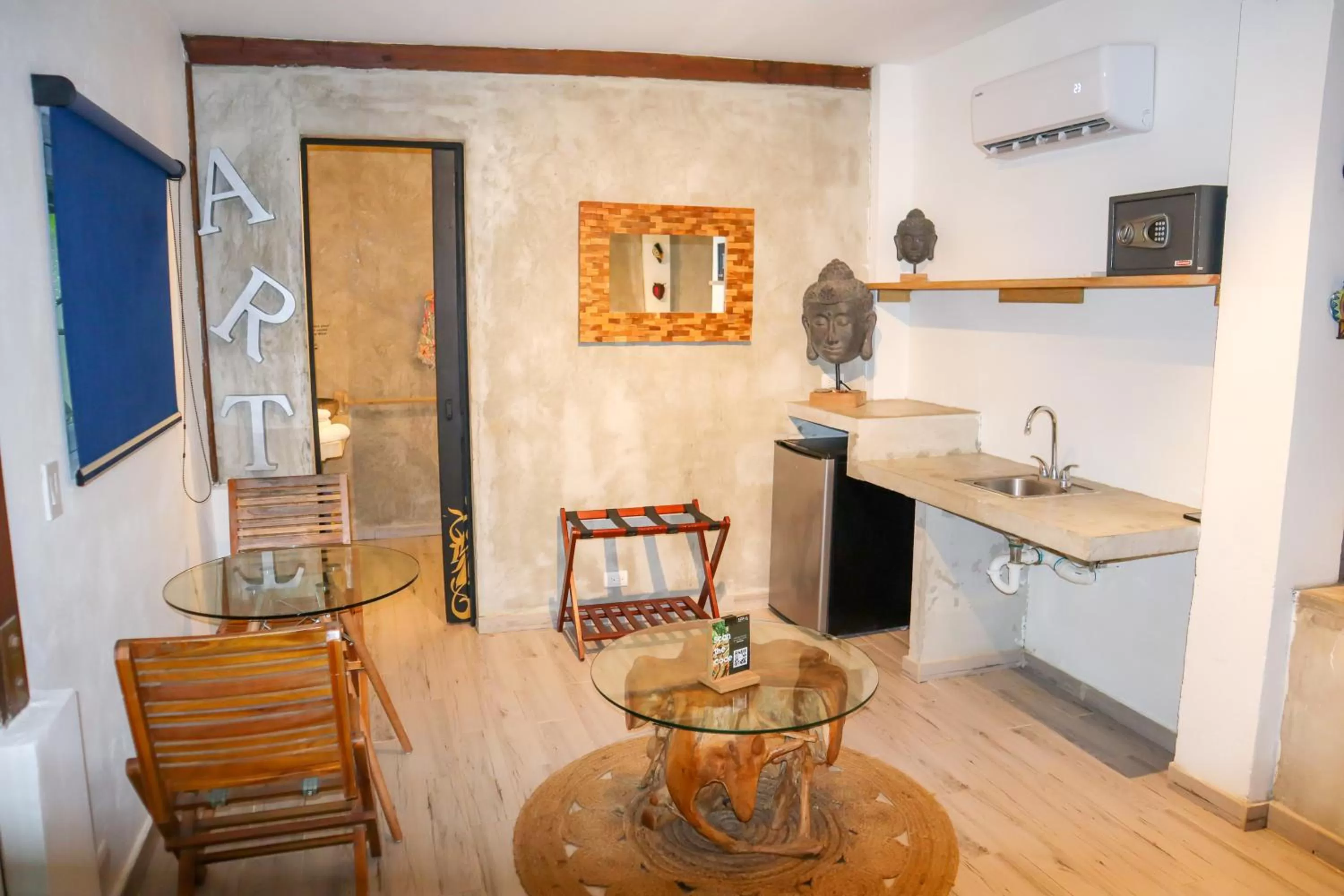 Living room in Saboga Lodge