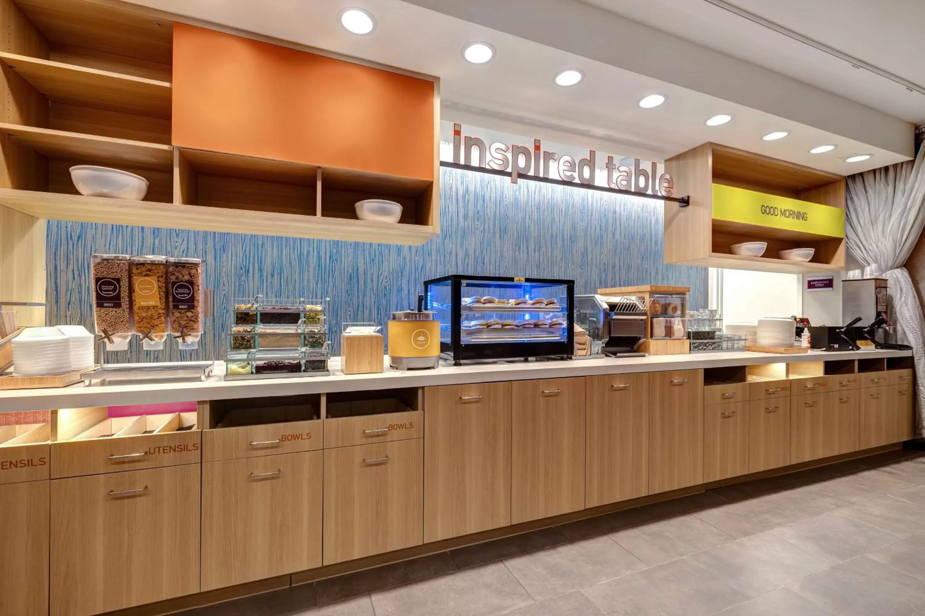Breakfast, Kitchen/Kitchenette in Home2 Suites By Hilton Las Vegas Northwest