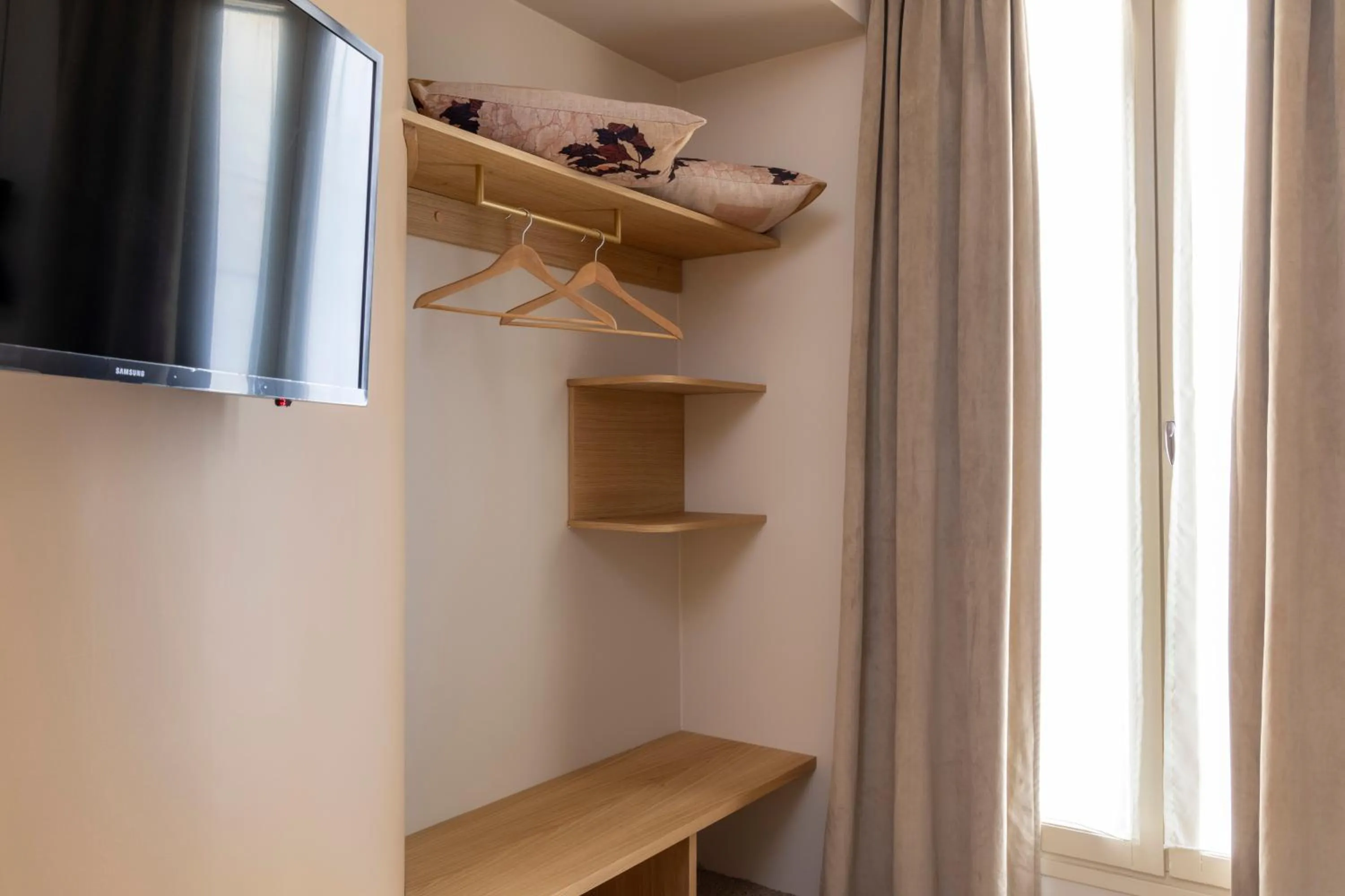 TV and multimedia in Hôtel Joe M