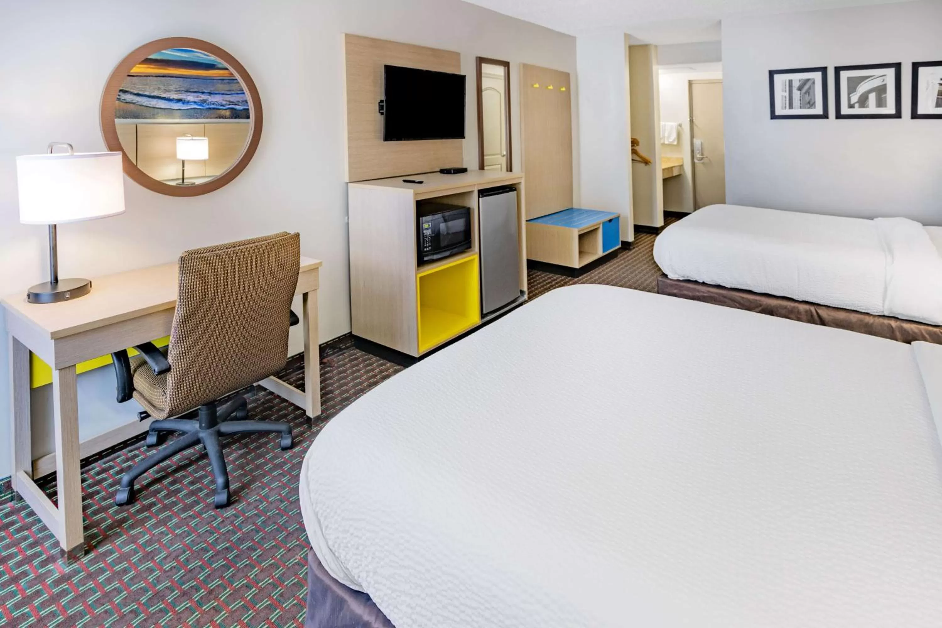 Photo of the whole room, Bed in Days Inn by Wyndham Hartsfield Jackson Atlanta Airport West