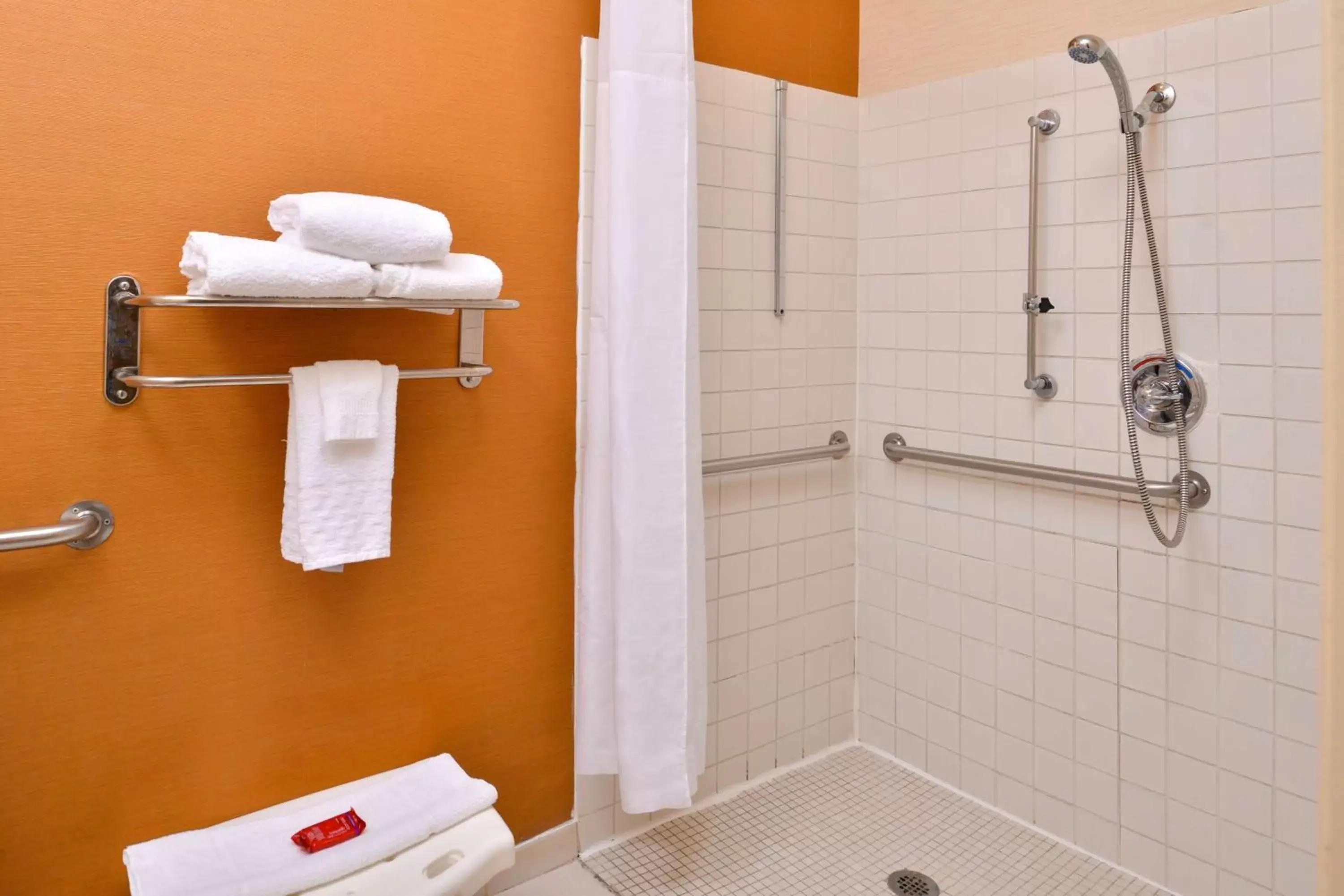 Bathroom in SureStay Plus Hotel by Best Western Ottumwa