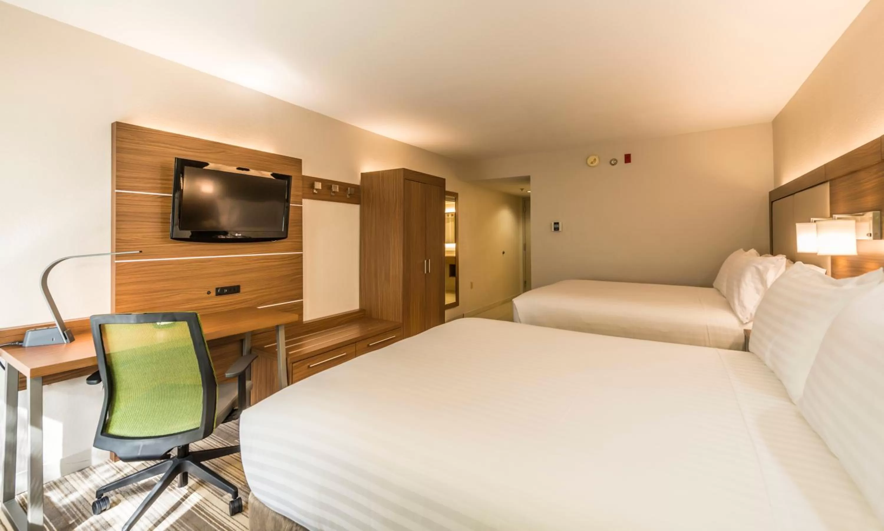 Photo of the whole room, Bed in Holiday Inn Express Hotel & Suites Jacksonville-South by IHG