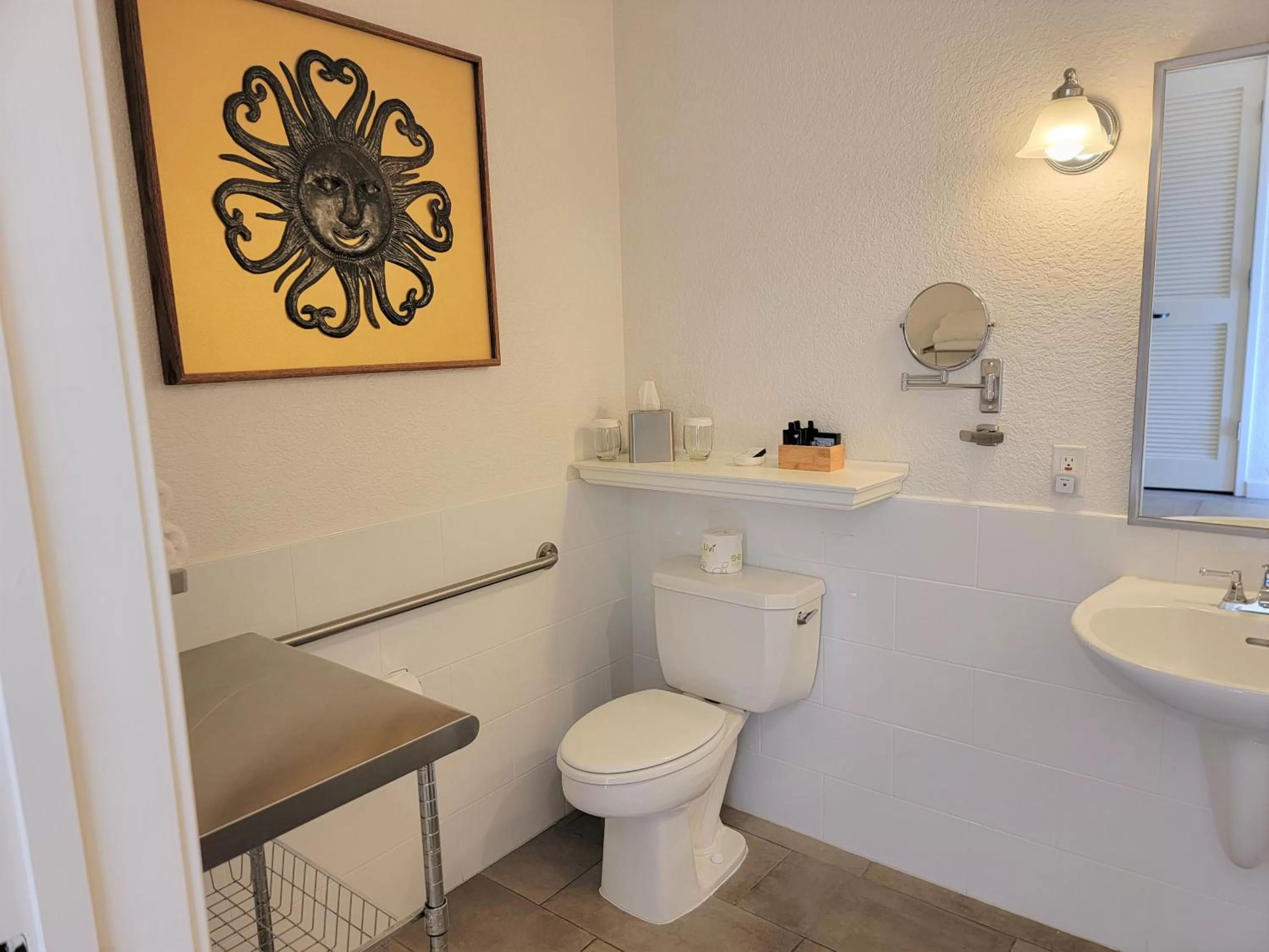 Bathroom in El Pueblo Inn