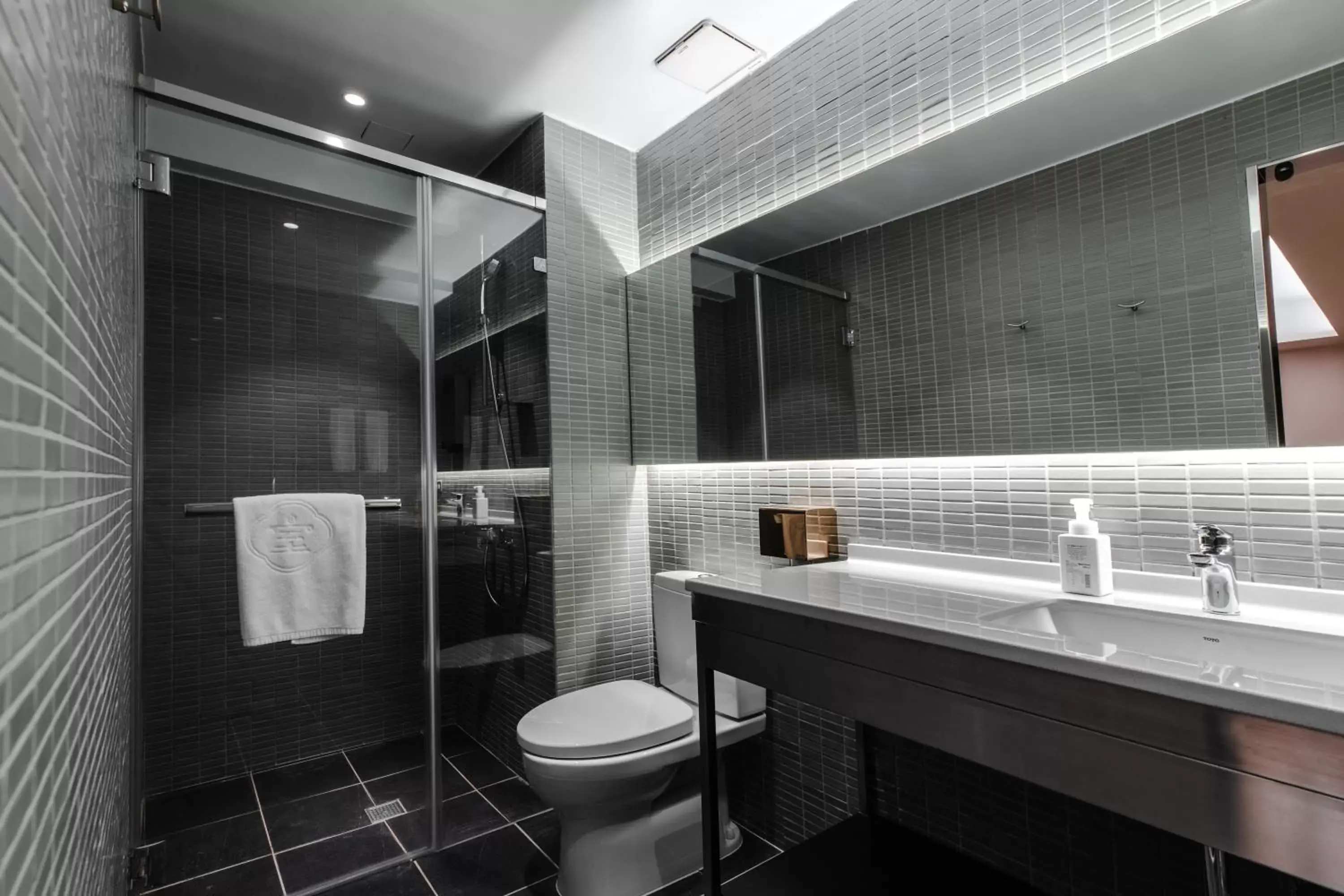 Shower, Bathroom in Inns Hotel