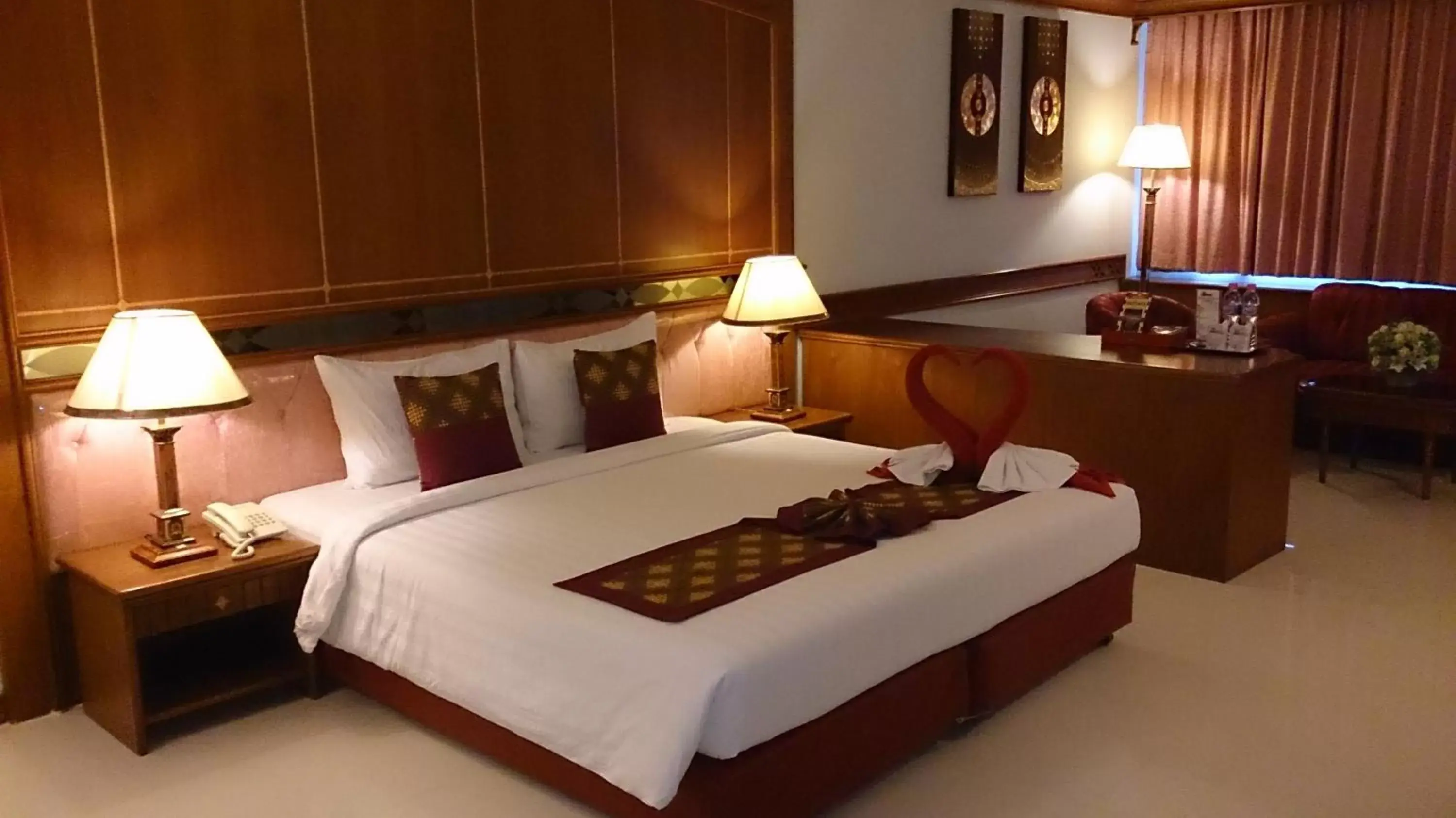 Bed in The Camelot Hotel Pattaya
