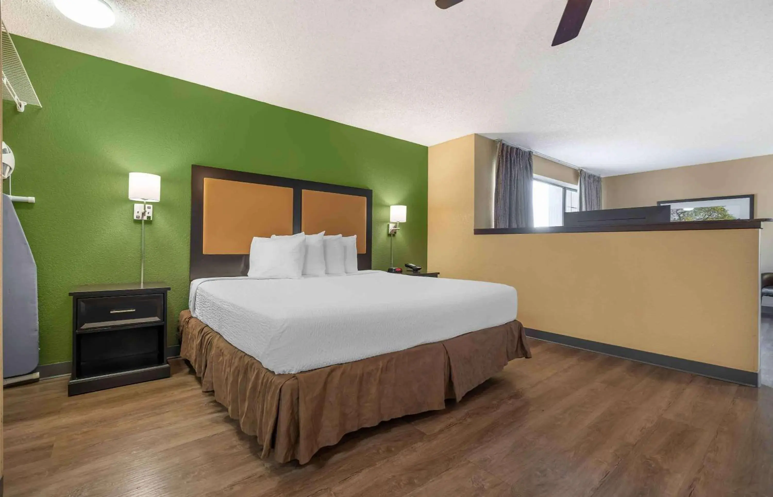 Bedroom, Bed in Extended Stay America Suites - Sacramento - Roseville