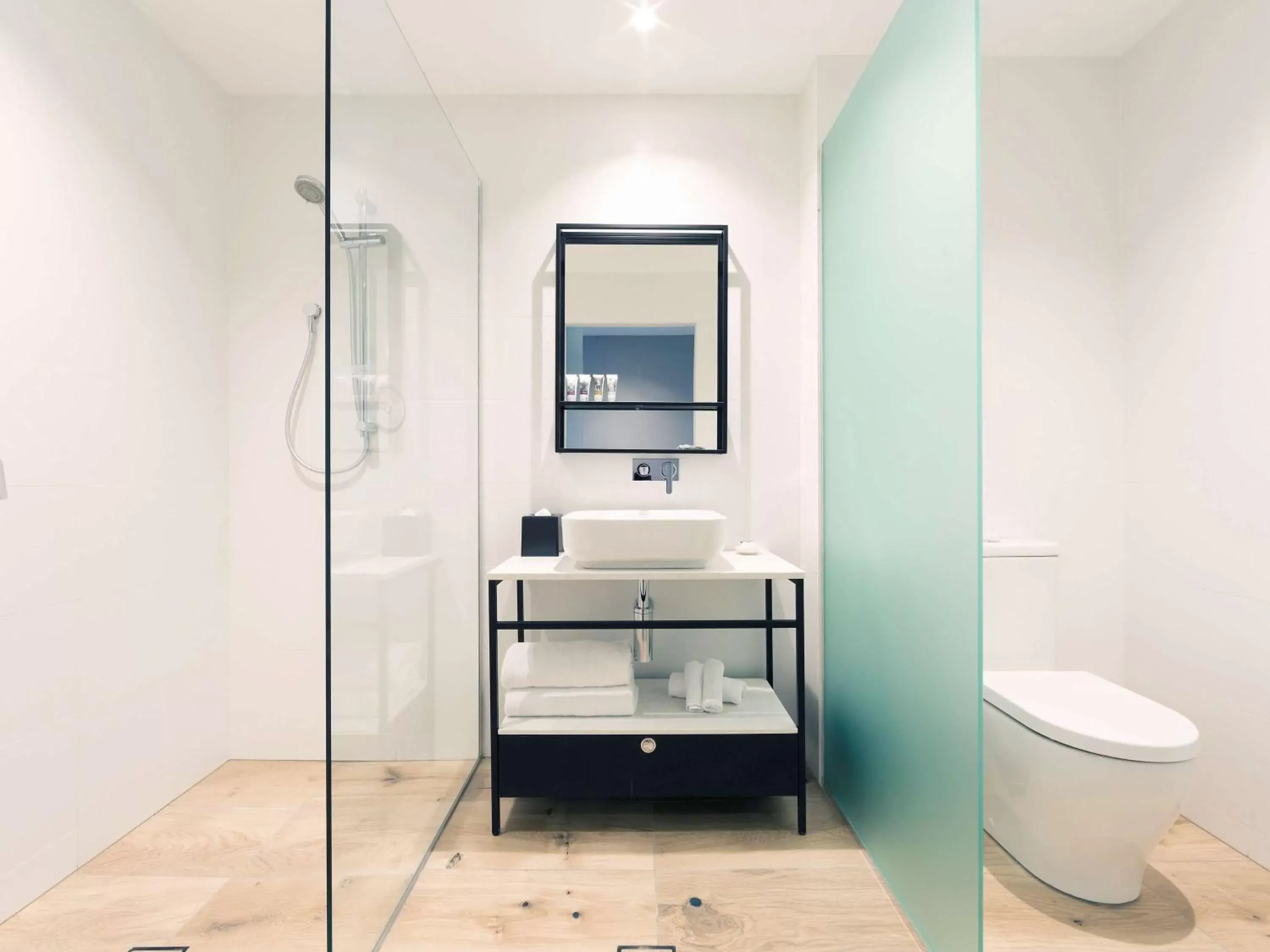 Photo of the whole room, Bathroom in Mercure Canberra Belconnen