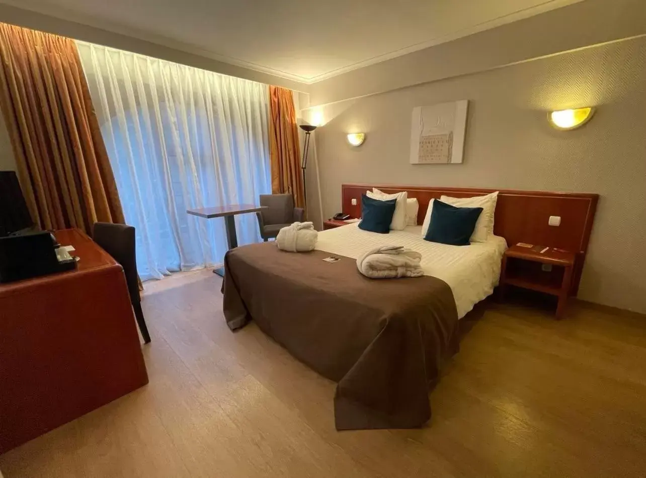 Bedroom, Bed in Hotel Quartier Latin