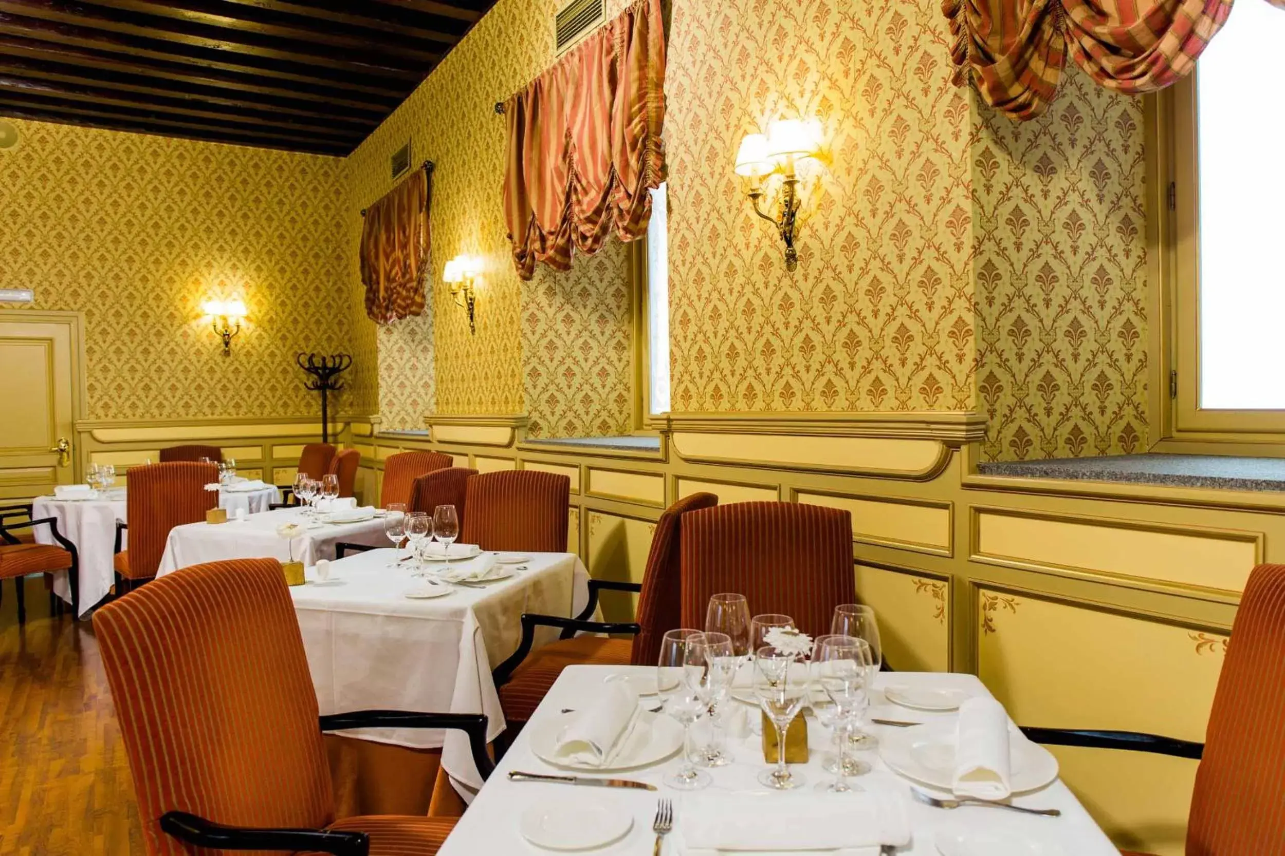 Restaurant/places to eat in Palacio de los Velada Restaurant/places to eat in Palacio de los Velada