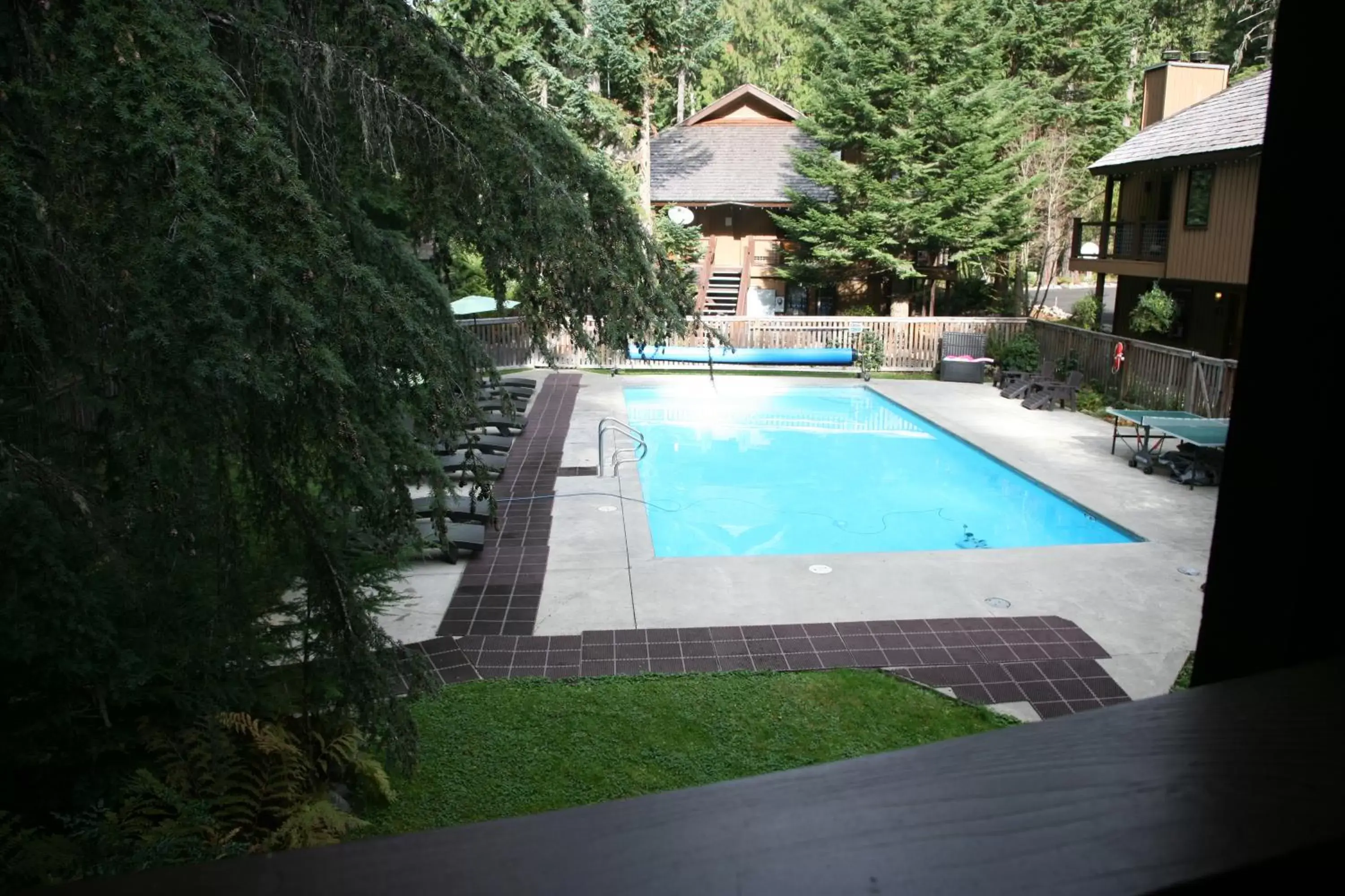 Swimming Pool in LOGE Alta Crystal Resort at Mt Rainier