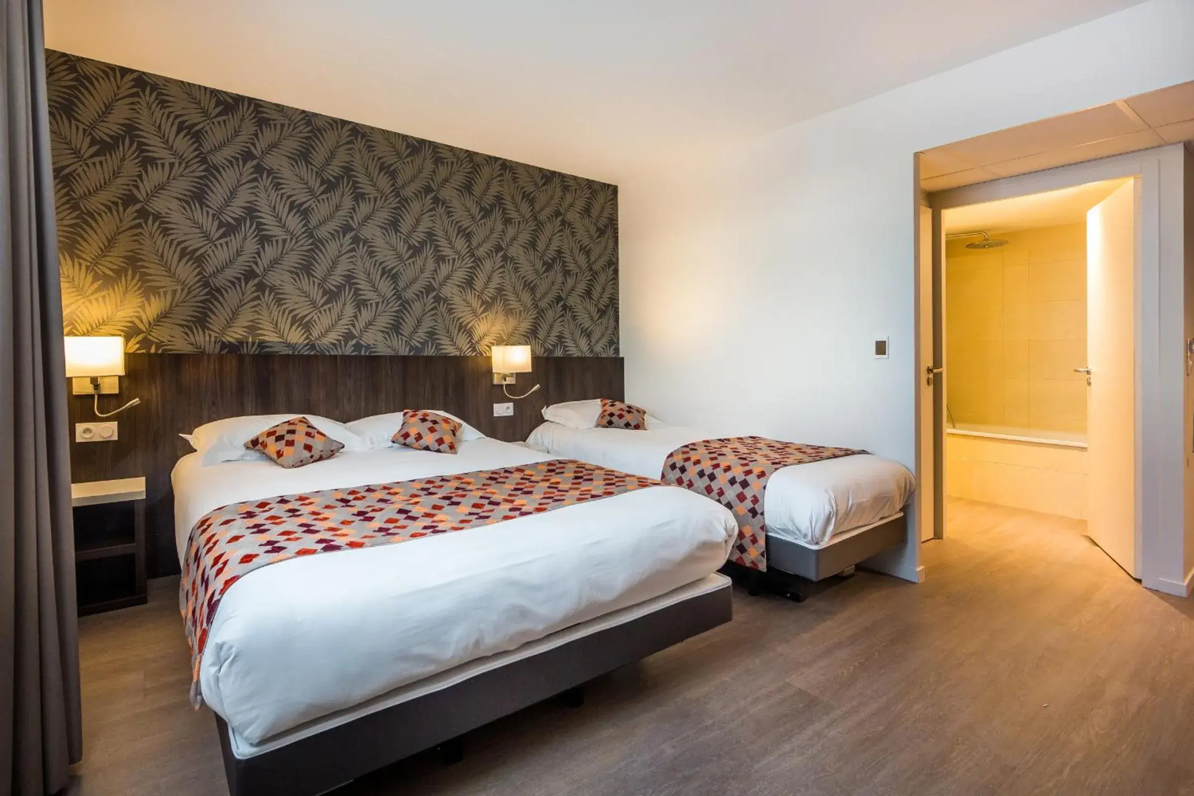 Bedroom, Bed in Brit Hotel Ploermel - Hotel de l'Hippodrome