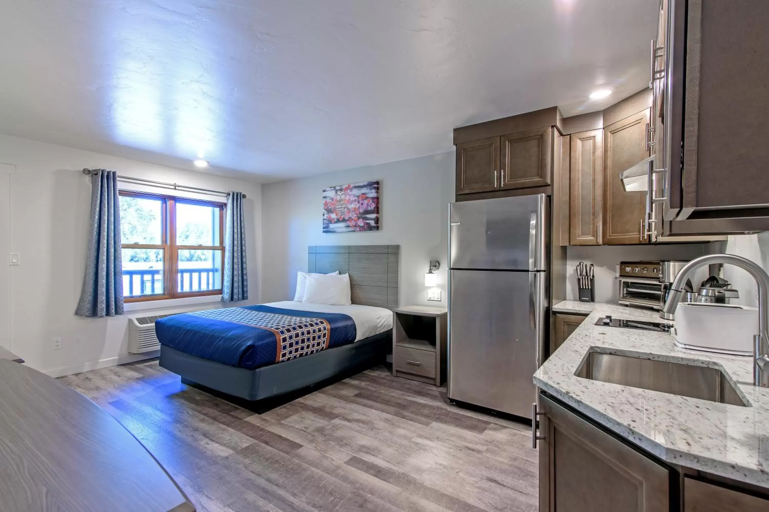 Photo of the whole room, Kitchen/Kitchenette in The Gunnison Inn at Dos Rios Golf Course