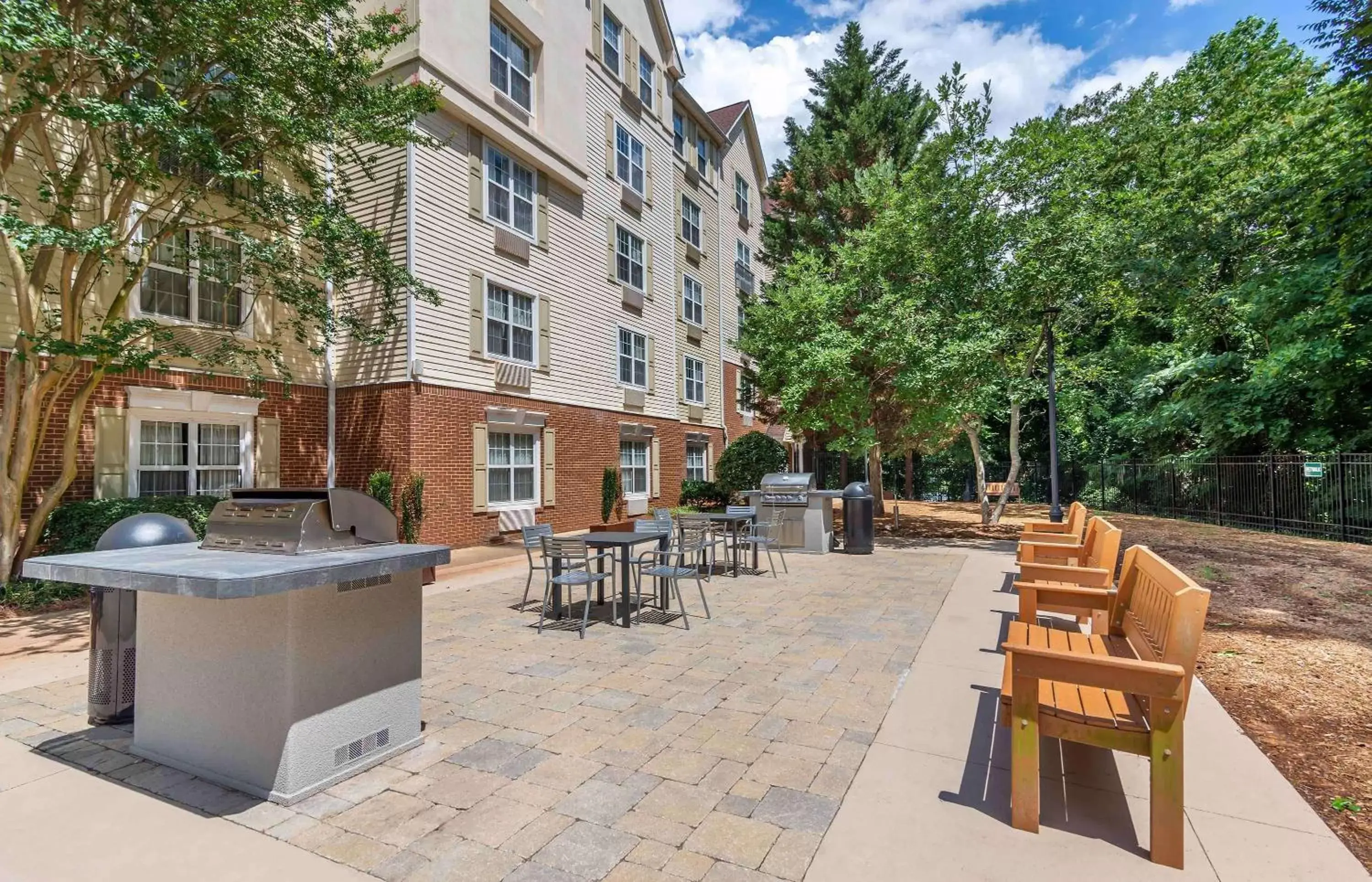 Property building in Extended Stay America Suites - Atlanta - Northlake