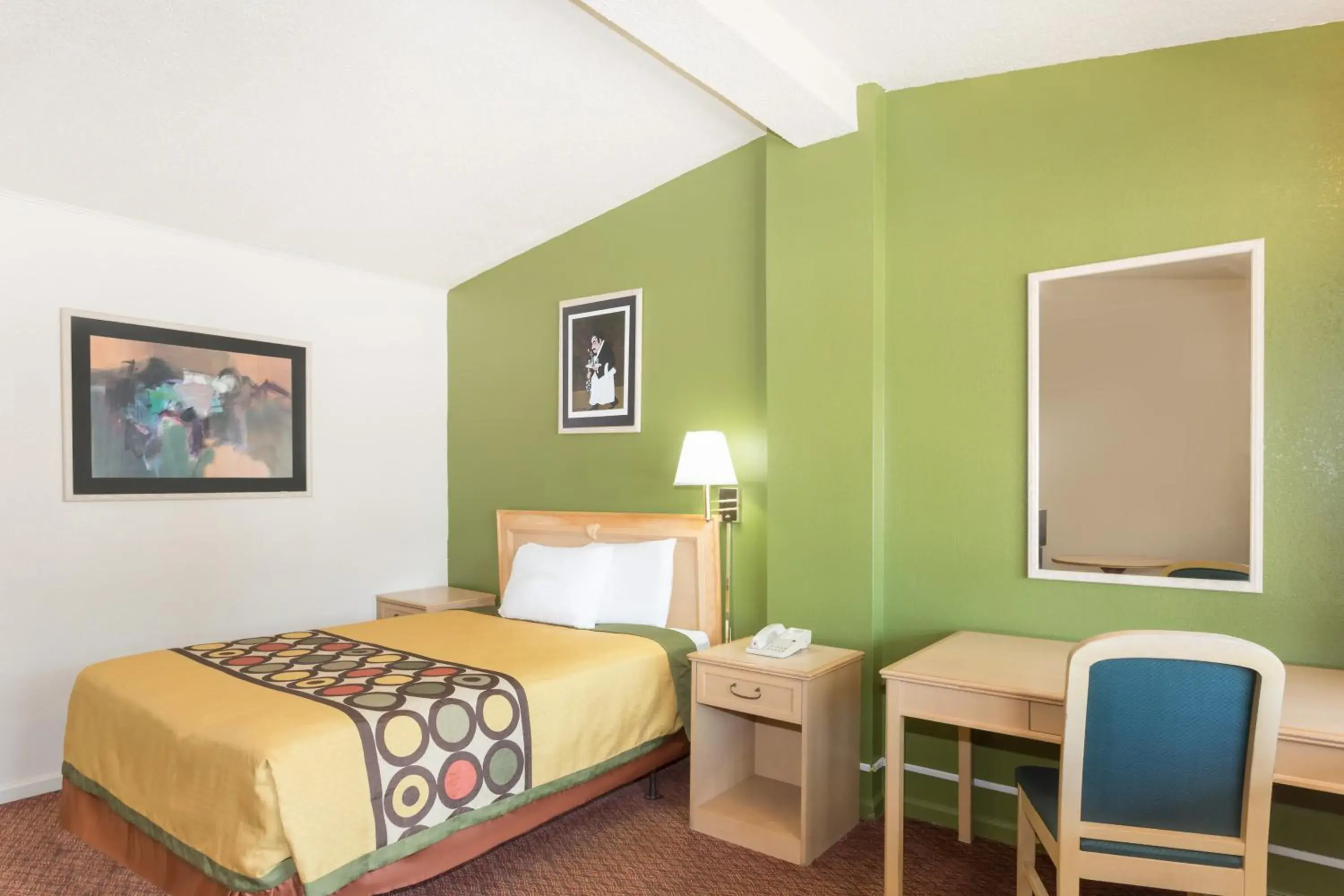 Bed in Knights Inn Statesboro Bed in Knights Inn Statesboro