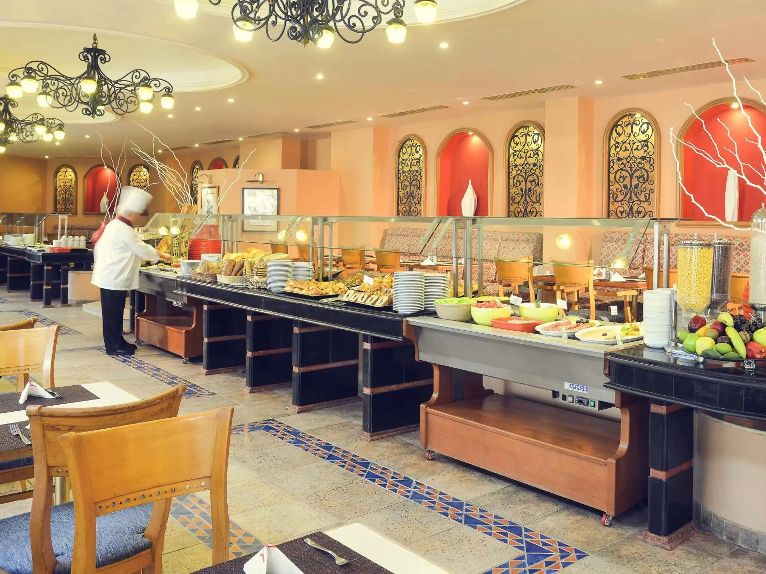 Restaurant/places to eat in Mercure Ismailia Forsan Island