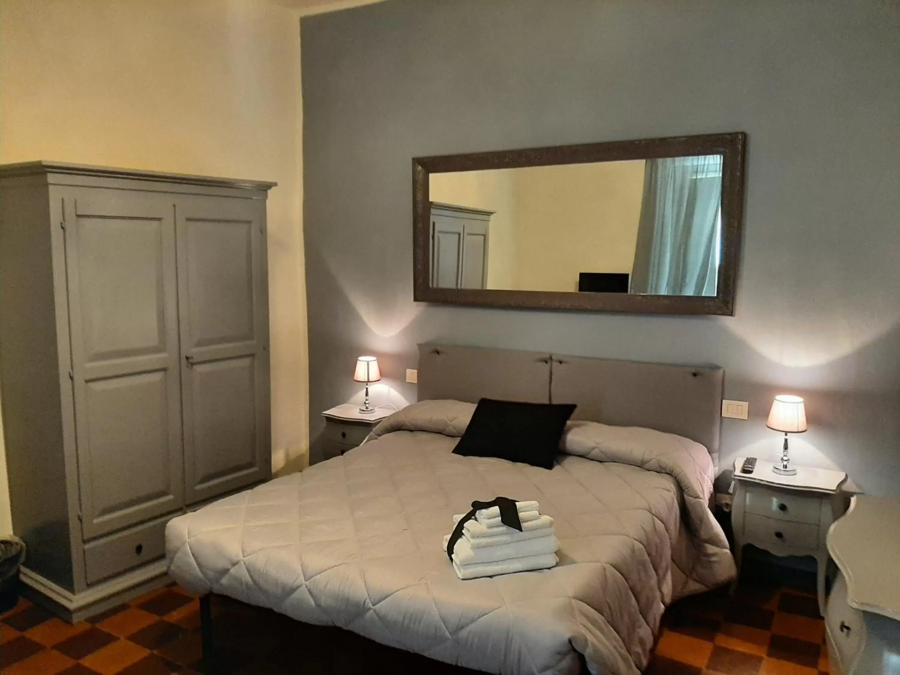 Photo of the whole room, Bed in B&B Principe Calaf 3