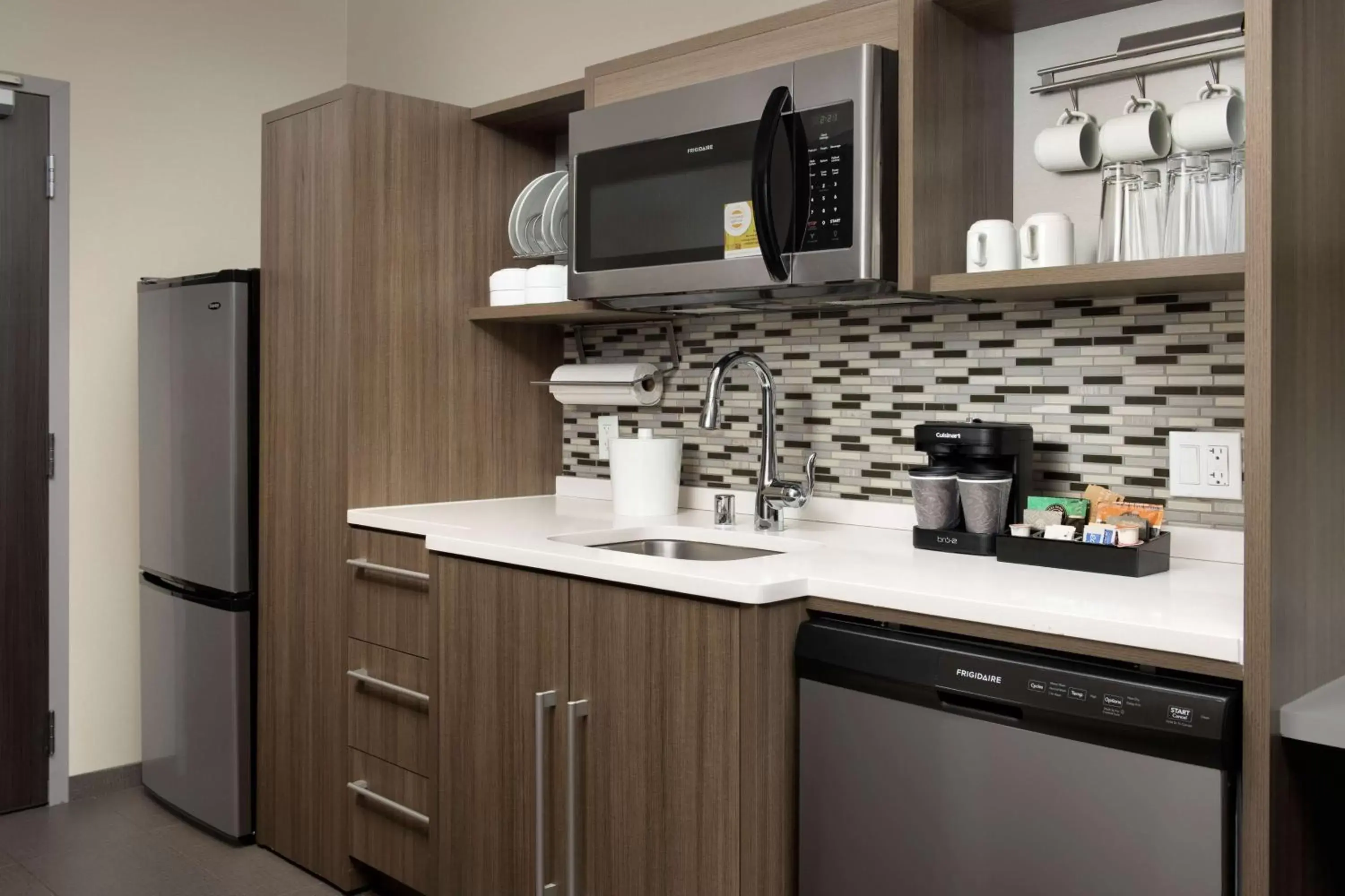 Kitchen or kitchenette, Kitchen/Kitchenette in Home2 Suites By Hilton Clovis Fresno Airport